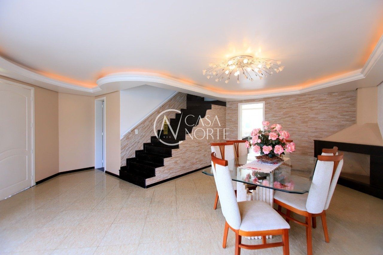 Casa à venda com 3 quartos, 263m², 1 suíte, 2 vagas, Rua Santo Expedito no bairro Parque Santa Fé em Porto Alegre