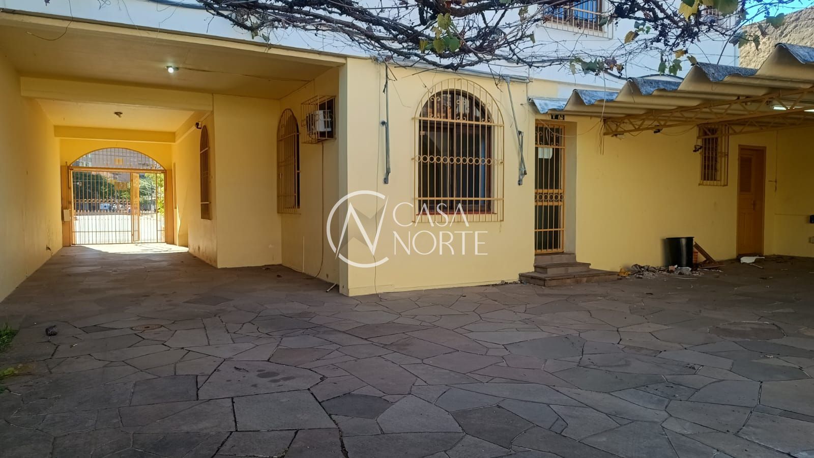 Casa à venda com 3 quartos, 350m², 5 vagas, Rua Conde de Porto Alegre no bairro Floresta em Porto Alegre
