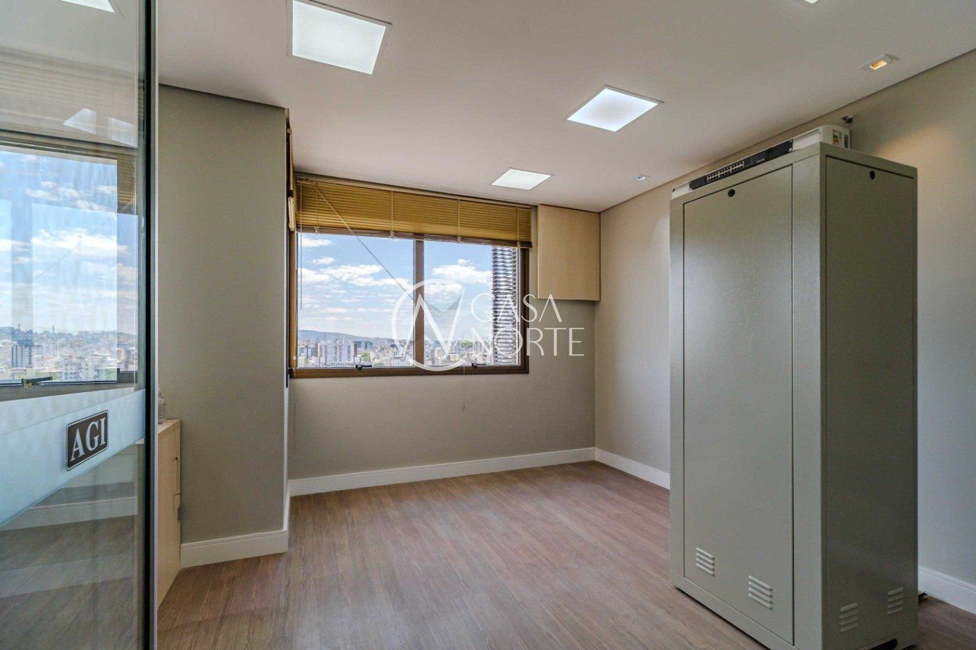 Sala Comercial à venda com 2 quartos, 74m², 2 vagas, Avenida Borges de Medeiros no bairro Praia de Belas em Porto Alegre