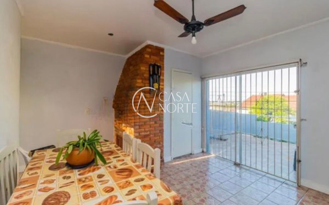 Casa à venda com 3 quartos, 100m², 1 suíte, 2 vagas, Rua Arnaldo Ballve no bairro Jardim Itu em Porto Alegre