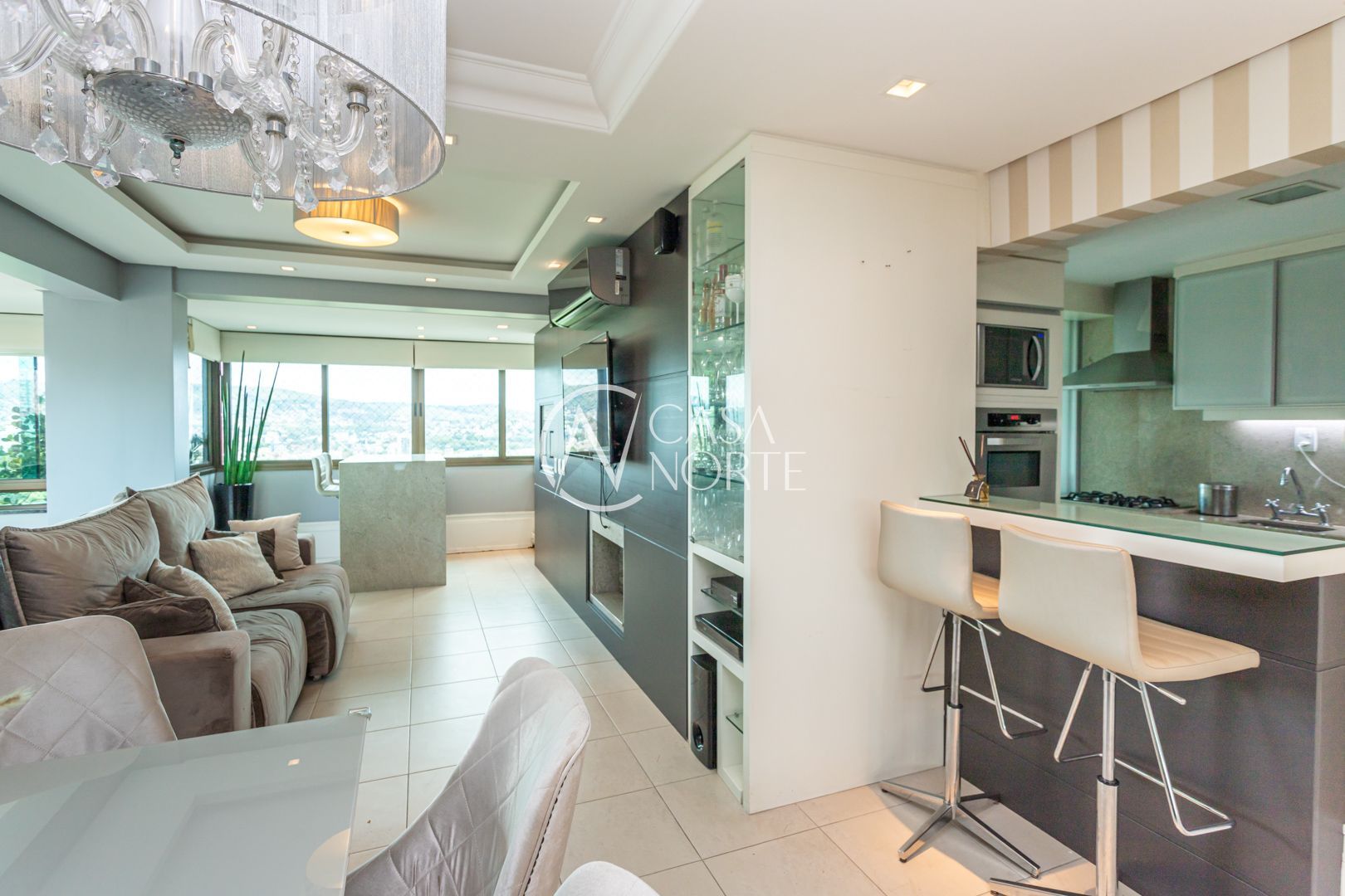 Apartamento à venda com 2 quartos, 98m², 1 suíte, 3 vagas, Rua Guararapes no bairro Petrópolis em Porto Alegre