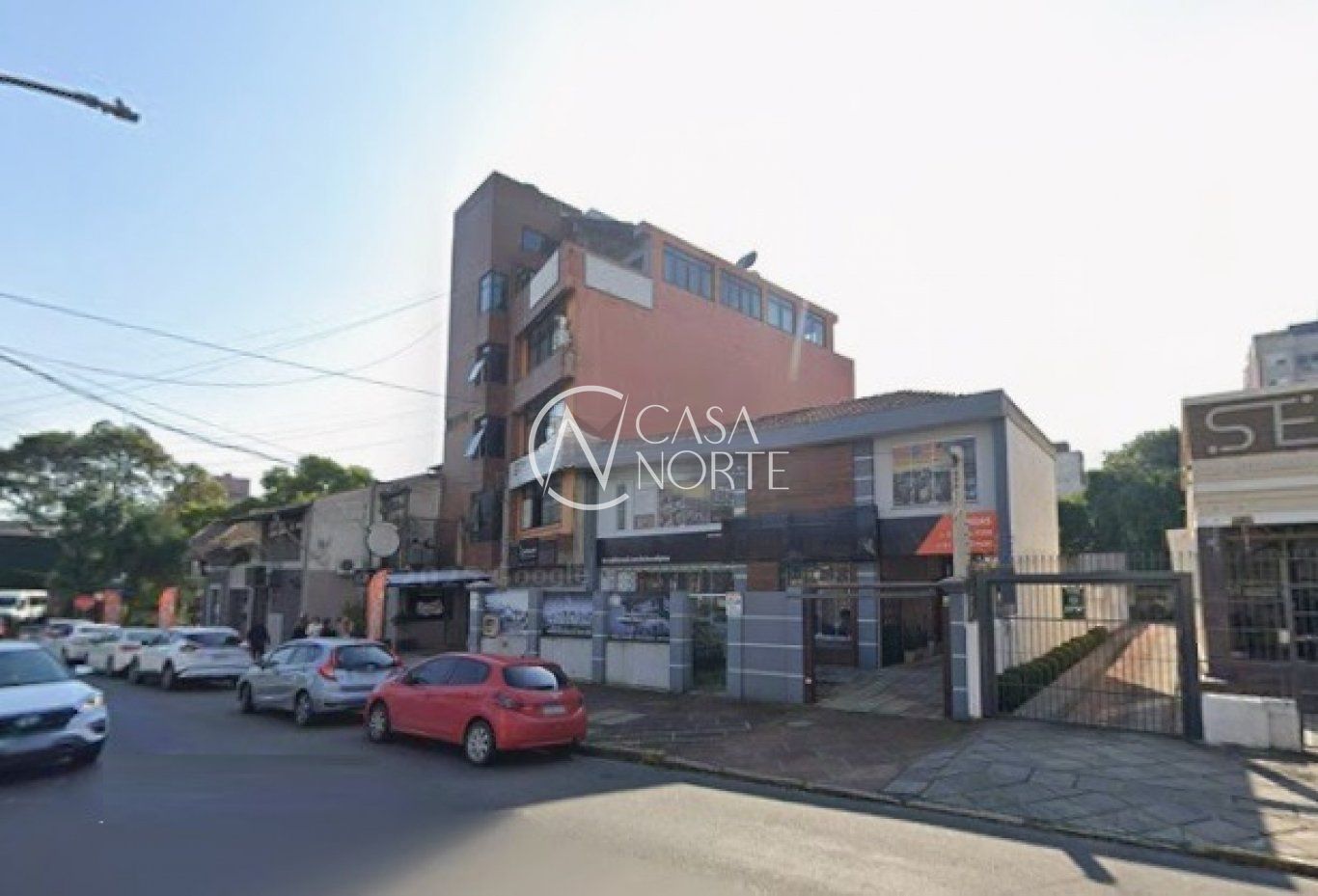 Casa à venda com 3 quartos, 300m², 1 suíte, 8 vagas, Rua Barão do Guaíba no bairro Menino Deus em Porto Alegre