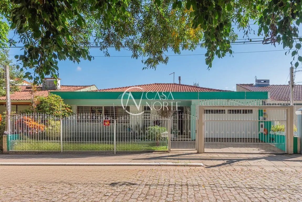 Casa à venda com 3 quartos, 203m², 1 suíte, 4 vagas, Rua Rubens Rosa Guedes no bairro Jardim Itu em Porto Alegre
