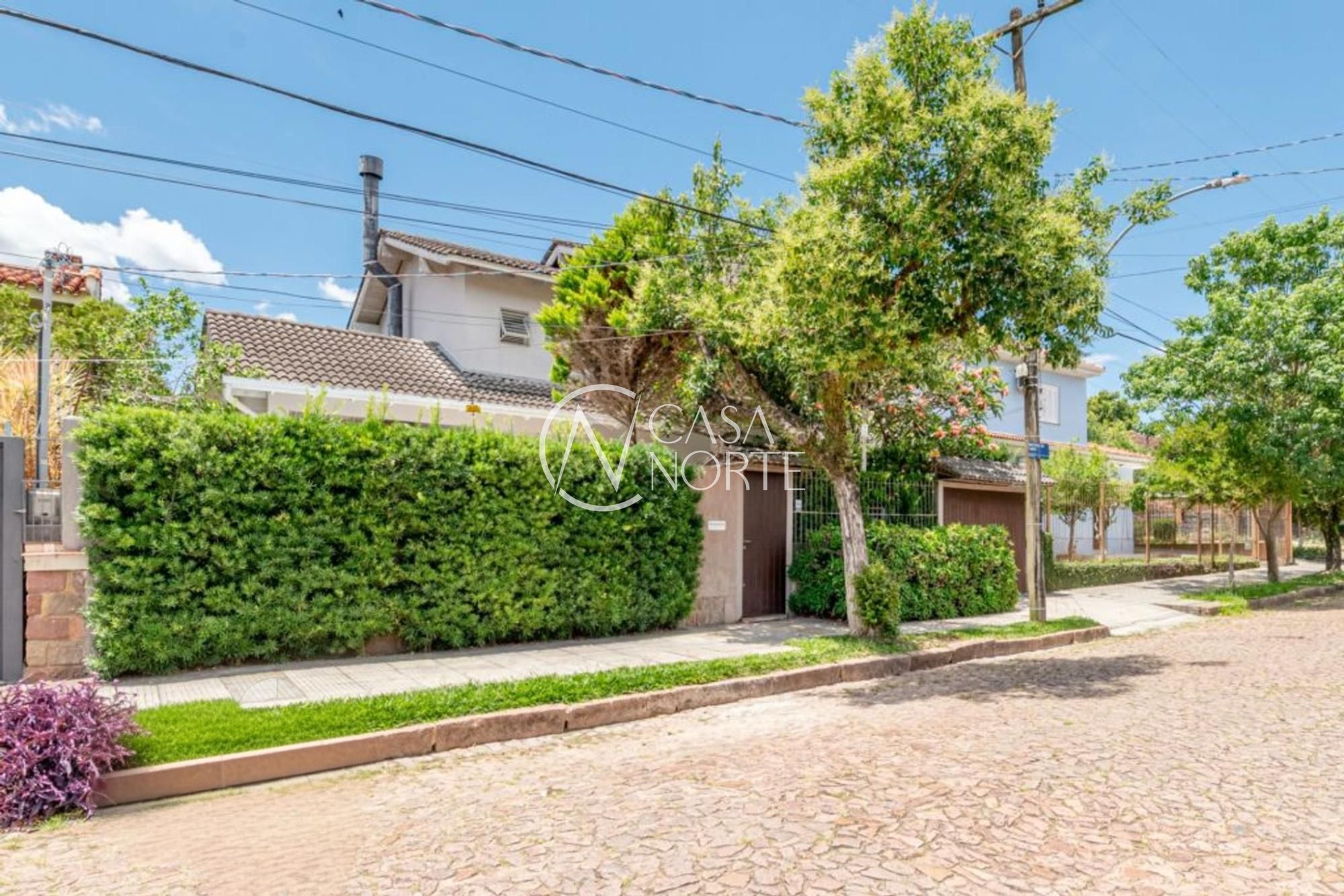 Casa à venda com 3 quartos, 197m², 1 suíte, 2 vagas, Rua César de Castro no bairro Teresópolis em Porto Alegre