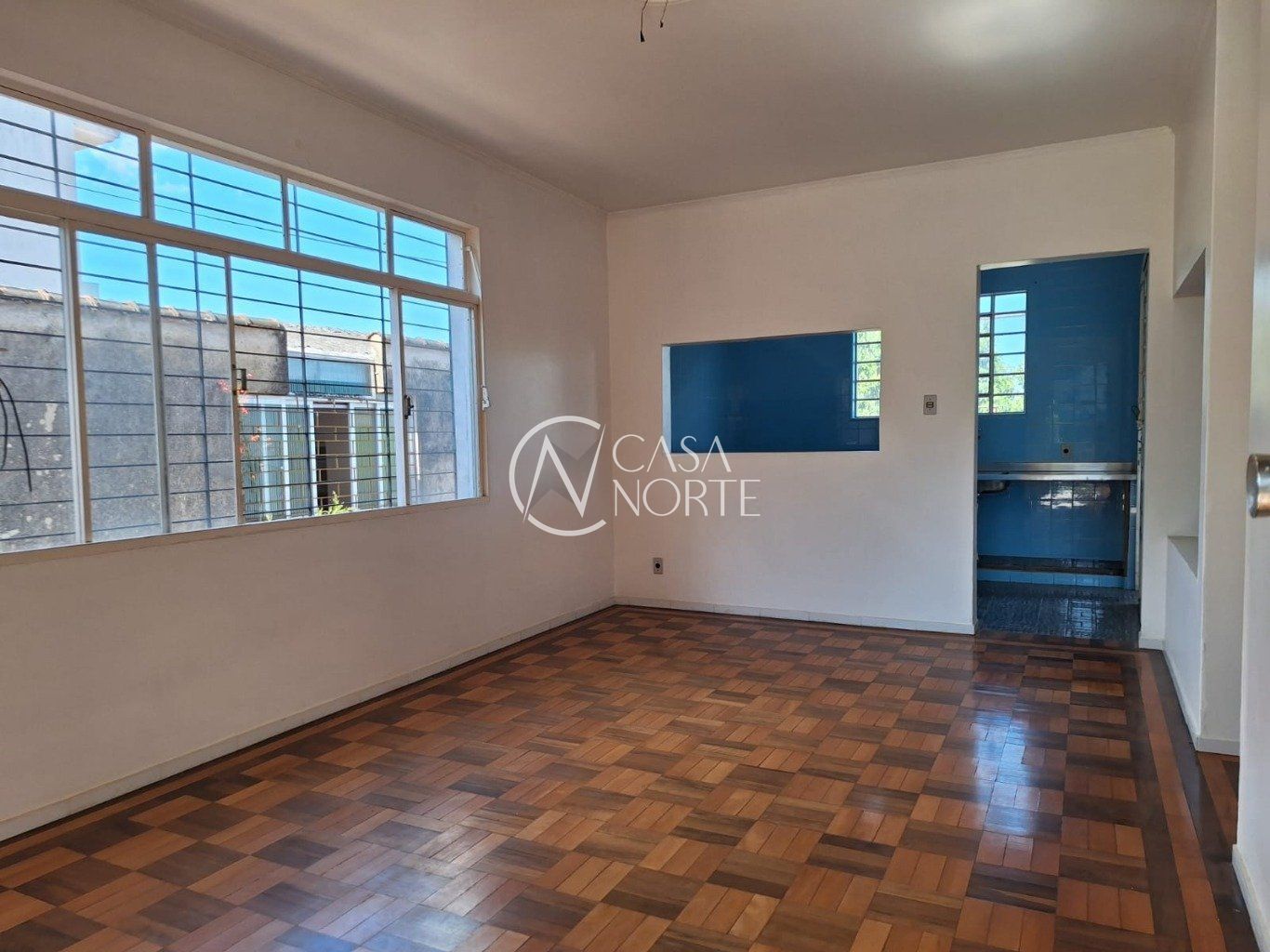 Casa à venda com 2 quartos, 115m², 1 vaga, Rua Nigéria no bairro Vila Ipiranga em Porto Alegre