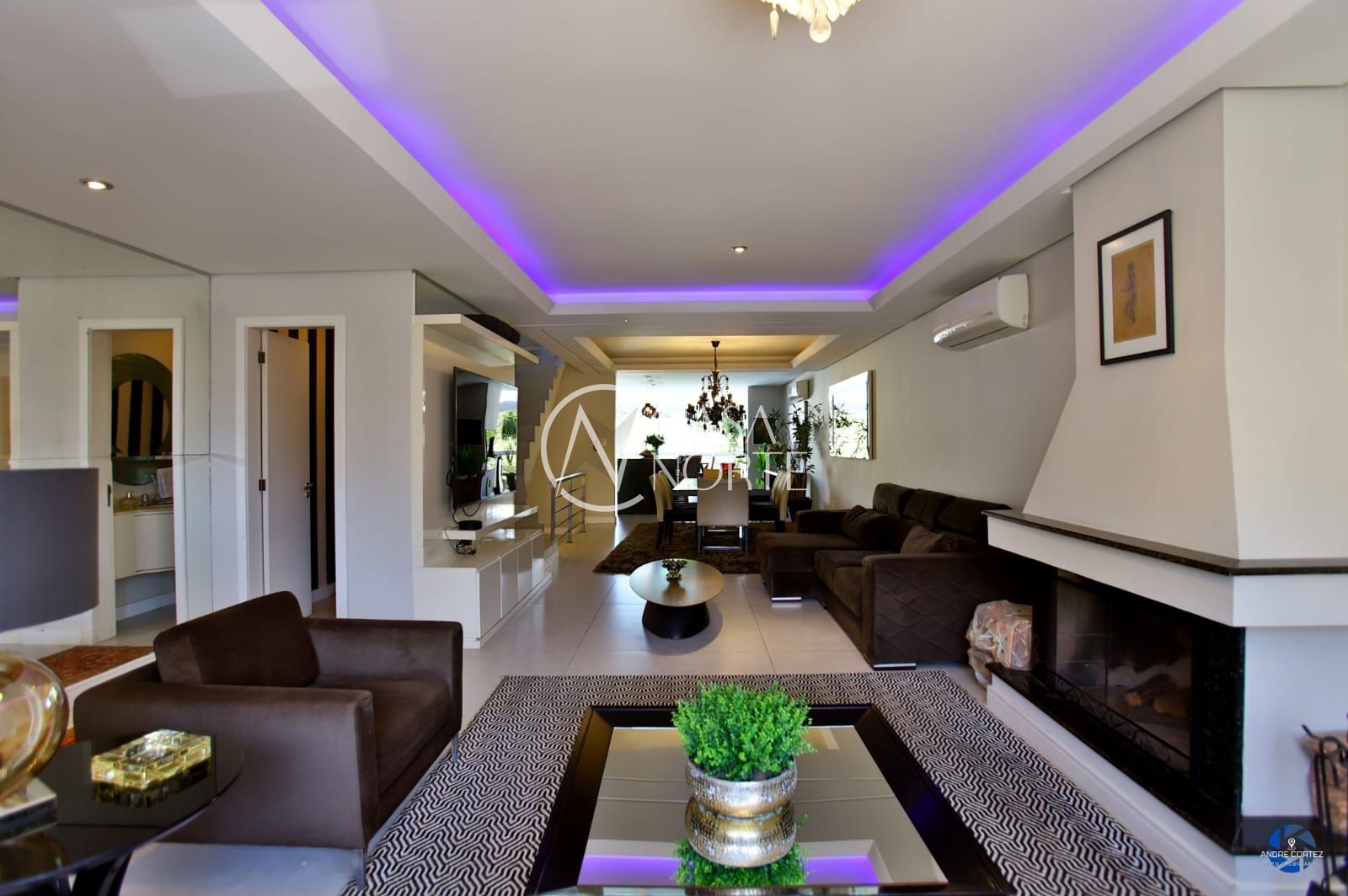 Casa à venda com 4 quartos, 362m², 3 suítes, 3 vagas, Rua Comendador Creidy no bairro Chácara das Pedras em Porto Alegre