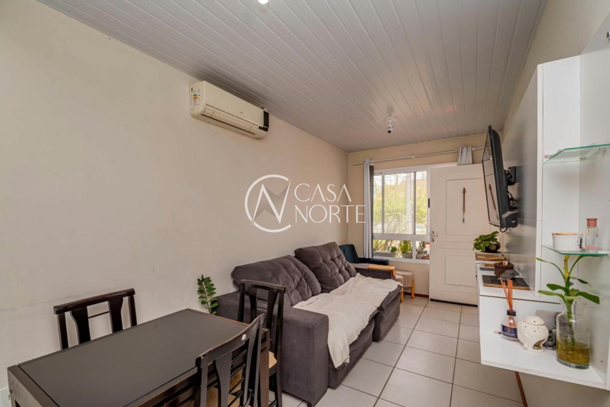 Casa de Condomínio à venda com 2 quartos, 48m², 1 vaga, Estrada Costa Gama no bairro Restinga em Porto Alegre