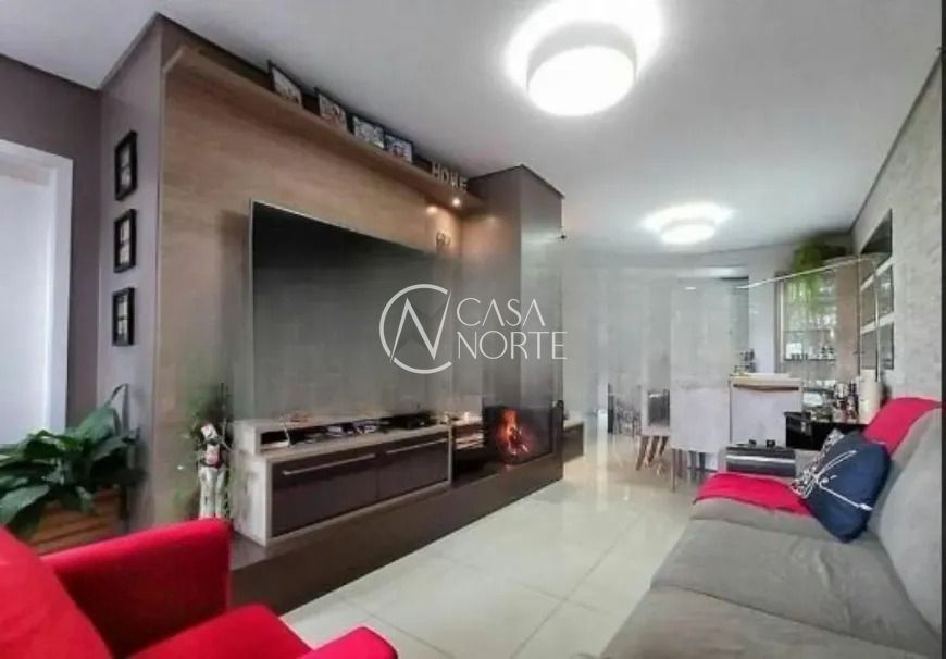 Casa à venda com 3 quartos, 200m², 1 suíte, 2 vagas, Rua Erny Ludwig no bairro Mário Quintana em Porto Alegre