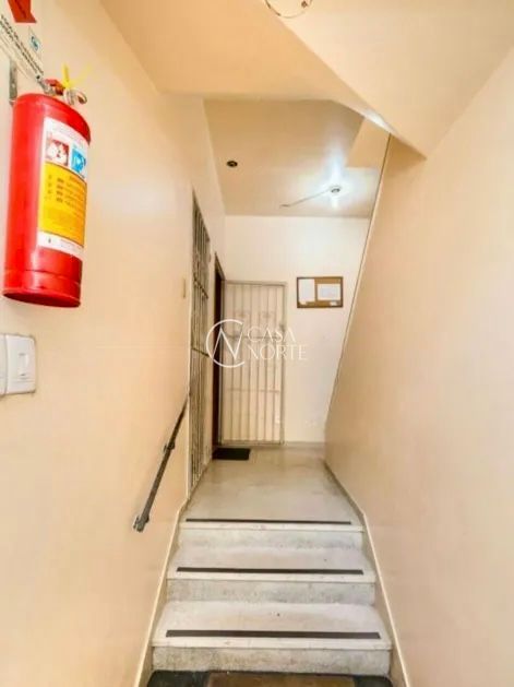 Apartamento à venda com 2 quartos, 75m², 1 vaga, Rua Barbedo no bairro Menino Deus em Porto Alegre