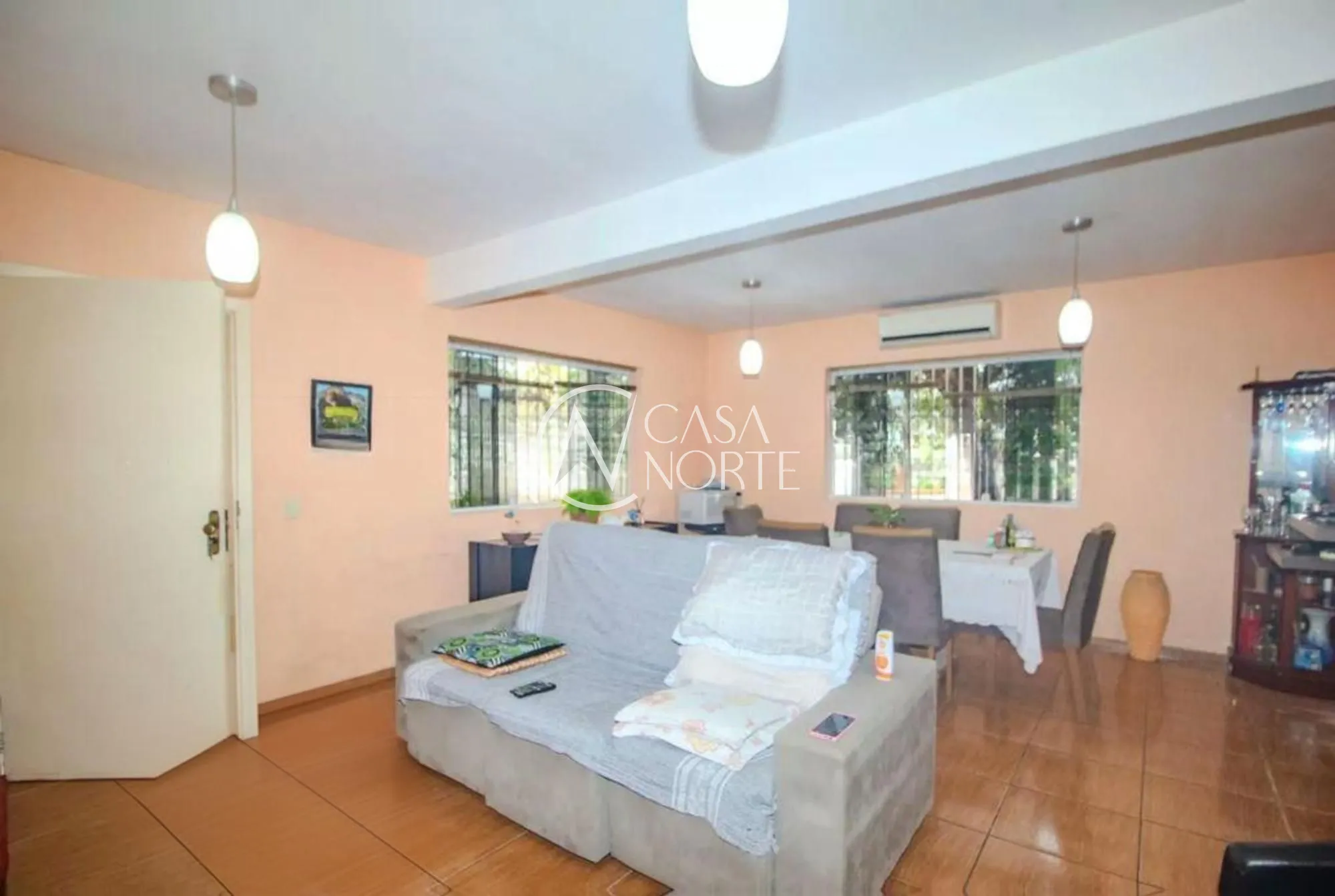 Casa à venda com 3 quartos, 140m², 2 vagas, Rua Frederico Etzberger no bairro Nonoai em Porto Alegre
