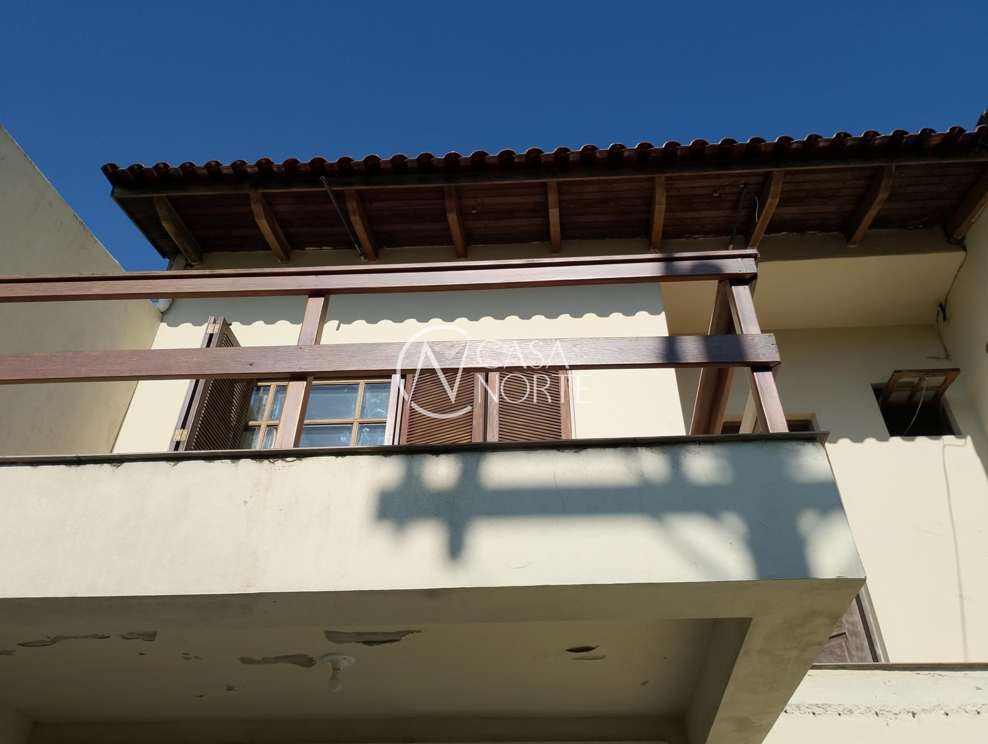 Casa à venda com 3 quartos, 287m², 1 suíte, 4 vagas, Avenida Doutor Petrônio Portella no bairro Parque Santa Fé em Porto Alegre