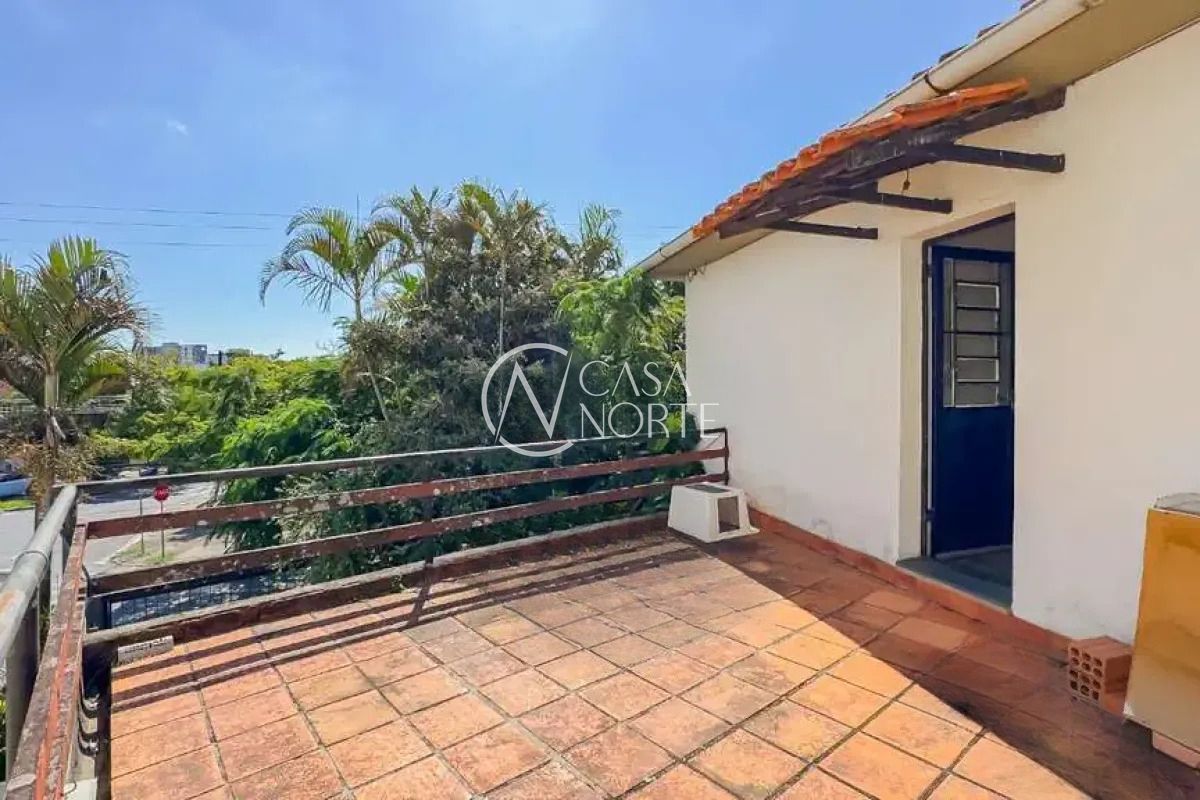 Casa à venda com 4 quartos, 340m², 1 suíte, 1 vaga, Avenida Benno Mentz no bairro Vila Ipiranga em Porto Alegre