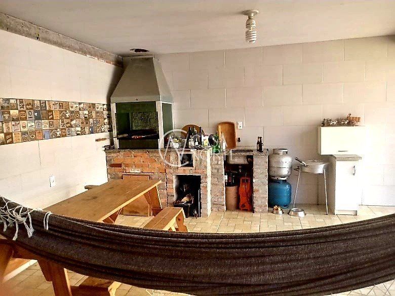 Casa à venda com 3 quartos, 120m², 1 suíte, 2 vagas, Rua José Grimberg no bairro Costa e Silva em Porto Alegre