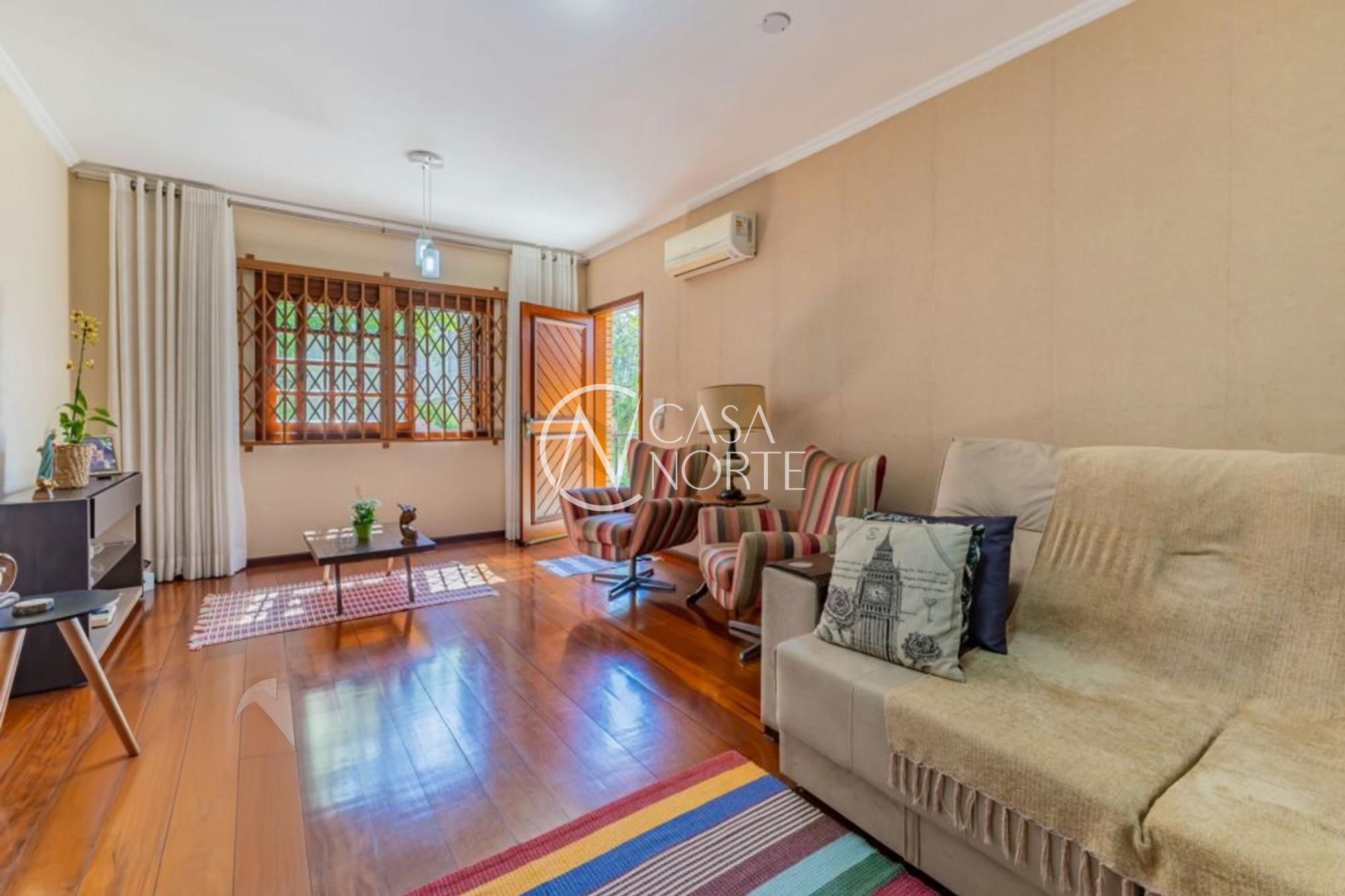 Casa à venda com 3 quartos, 1640m², 2 suítes, 3 vagas, Rua Marista no bairro Vila João Pessoa em Porto Alegre