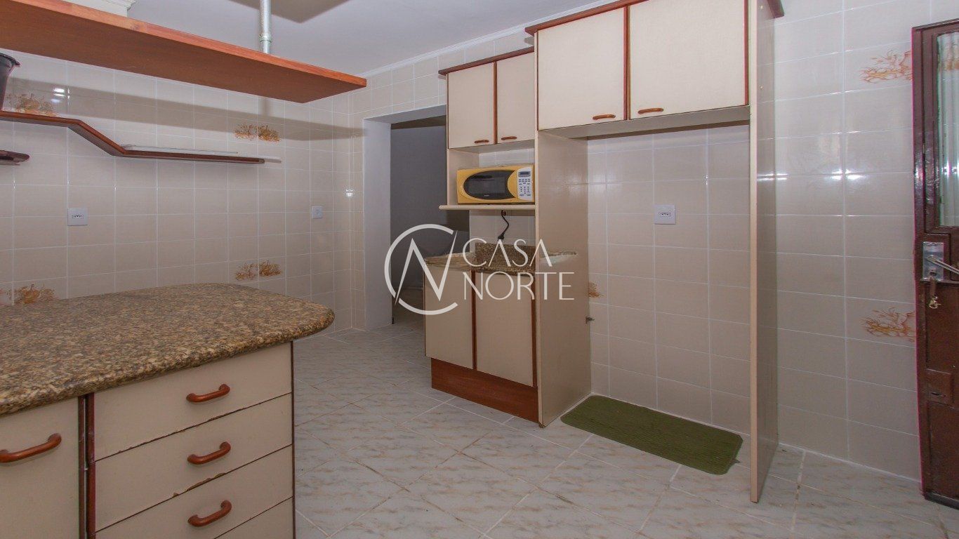 Casa à venda com 3 quartos, 264m², 1 suíte, 4 vagas, Rua Doutor Affonso Sanmartin no bairro Jardim do Salso em Porto Alegre