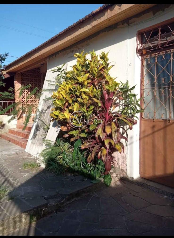 Casa à venda com 3 quartos, 120m², 2 vagas, Rua Sabino Pereira Nunes Quadra D no bairro Restinga em Porto Alegre