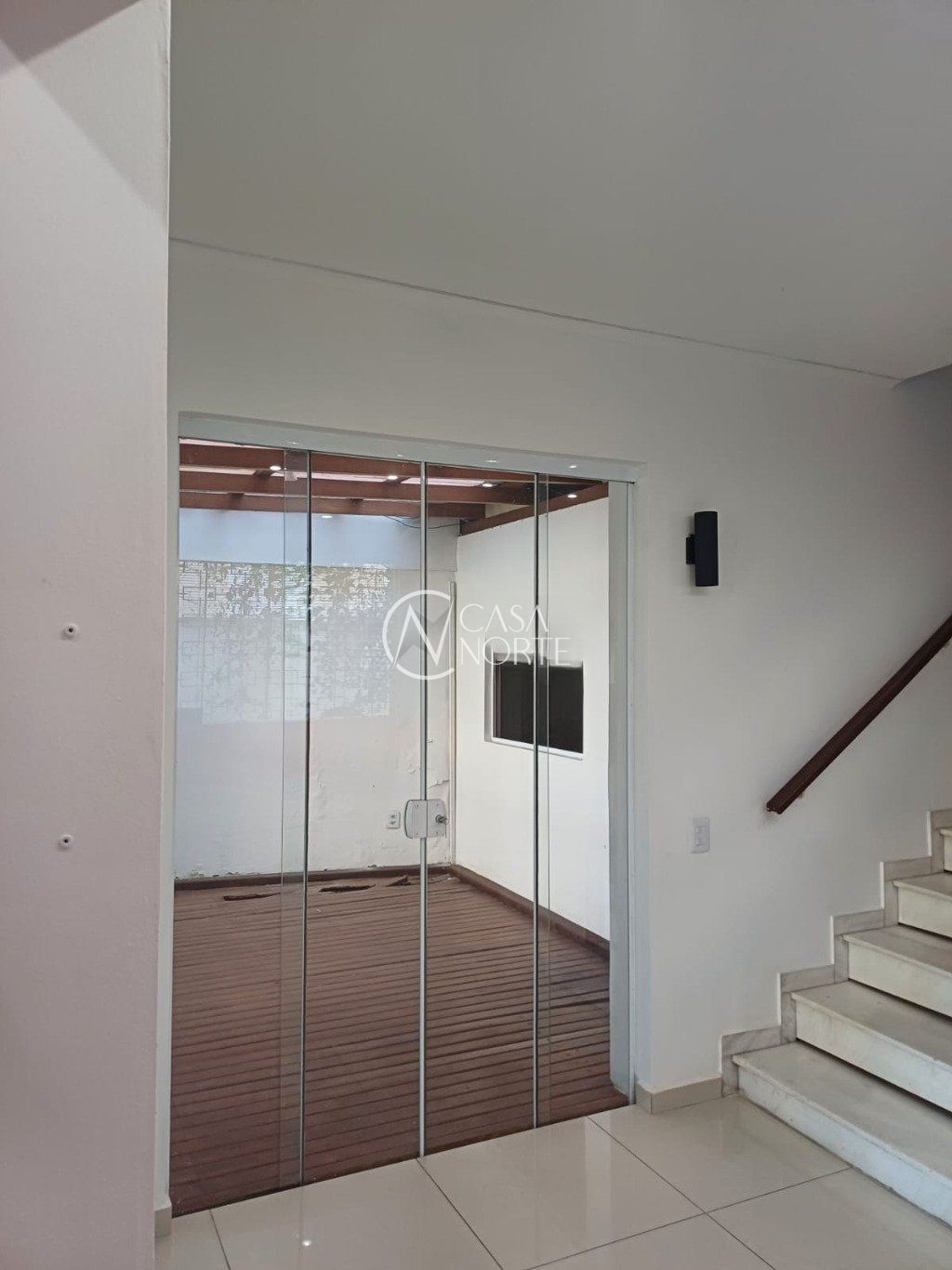 Casa à venda com 3 quartos, 300m², 1 suíte, 8 vagas, Rua Barão do Guaíba no bairro Menino Deus em Porto Alegre
