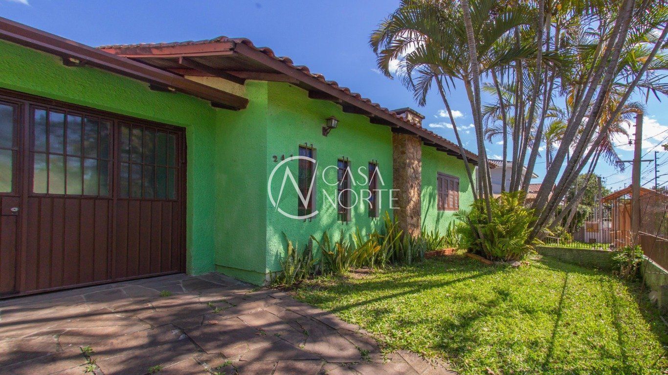 Casa à venda com 3 quartos, 264m², 1 suíte, 4 vagas, Rua Doutor Affonso Sanmartin no bairro Jardim do Salso em Porto Alegre