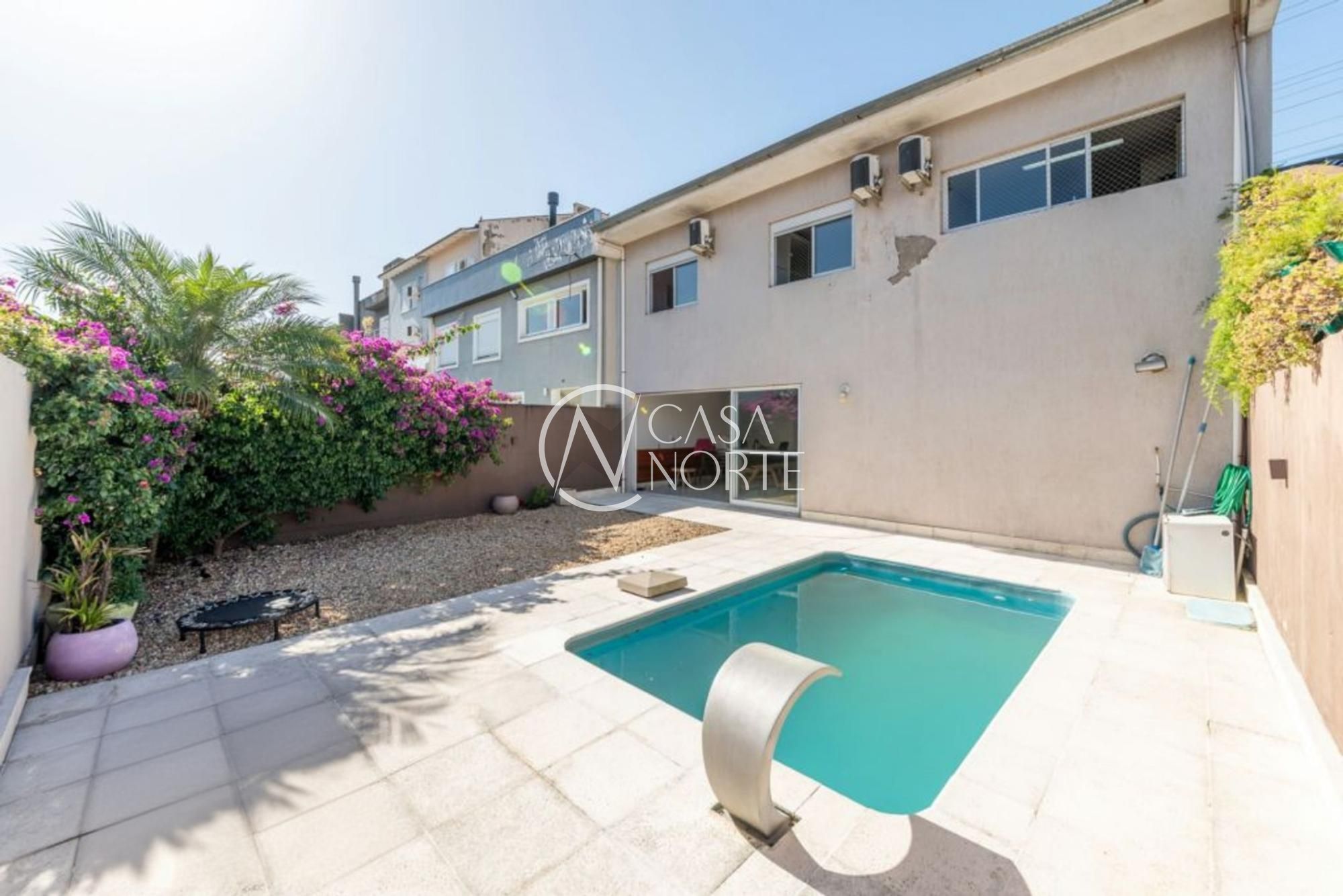 Casa de Condomínio à venda com 3 quartos, 215m², 1 suíte, 2 vagas, Rua Erny Ludwig no bairro Mário Quintana em Porto Alegre