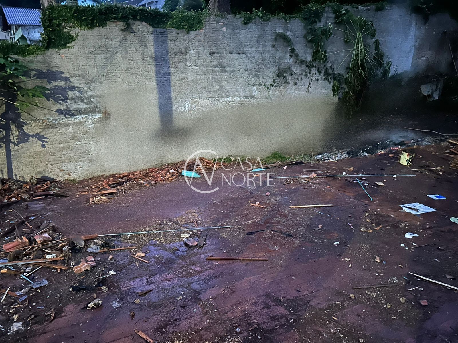 Terreno à venda  com 70m², Rua Álvaro Nicofé no bairro Vila Jardim em Porto Alegre