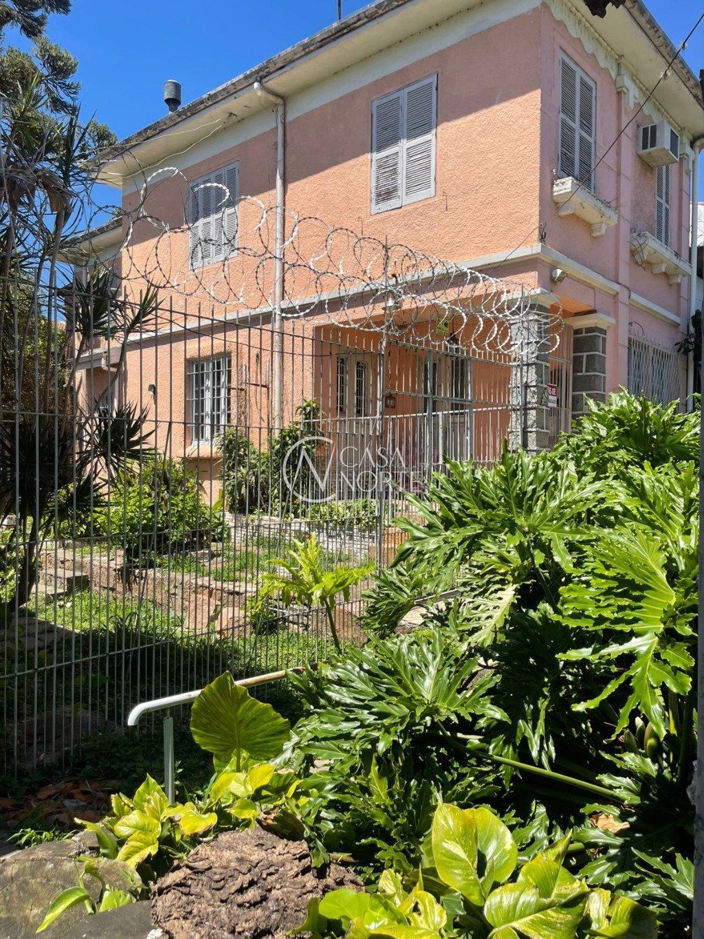 Casa à venda com 4 quartos, 300m², 1 suíte, Rua Humberto de Campos no bairro Partenon em Porto Alegre