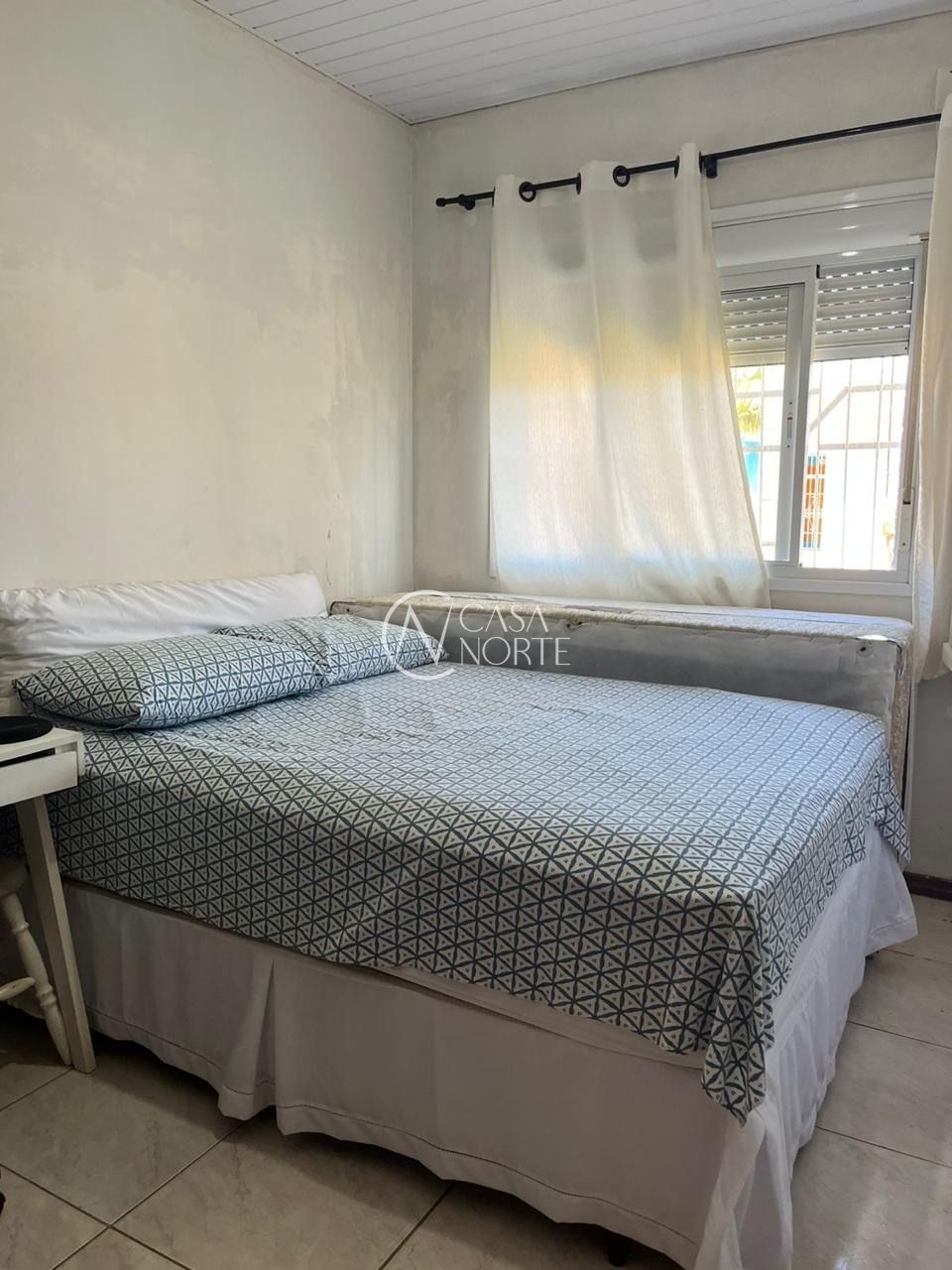 Casa à venda com 2 quartos, 56m², 1 vaga, Rua Solon Vieira Marques no bairro Restinga em Porto Alegre