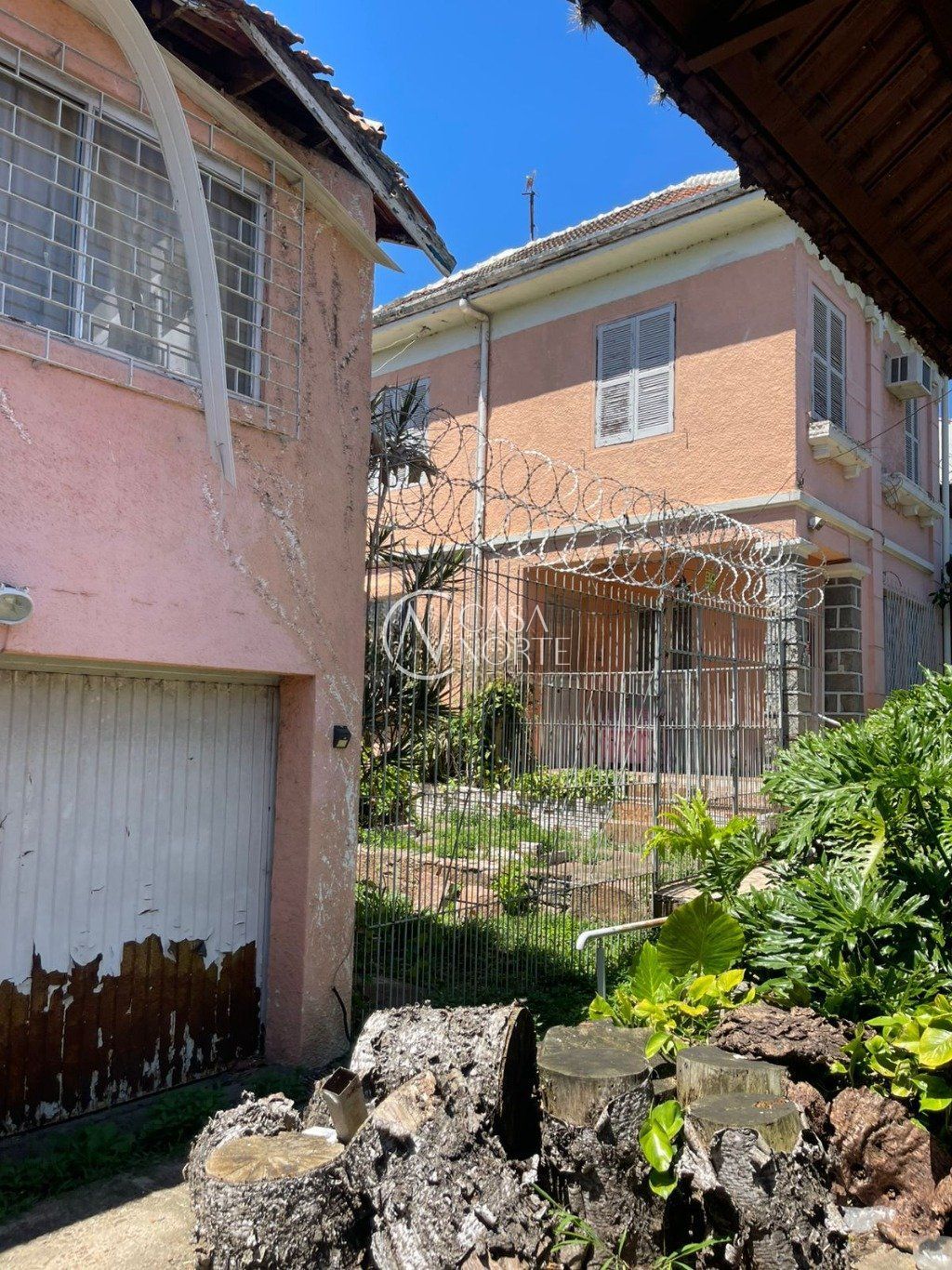 Casa à venda com 4 quartos, 300m², 1 suíte, Rua Humberto de Campos no bairro Partenon em Porto Alegre