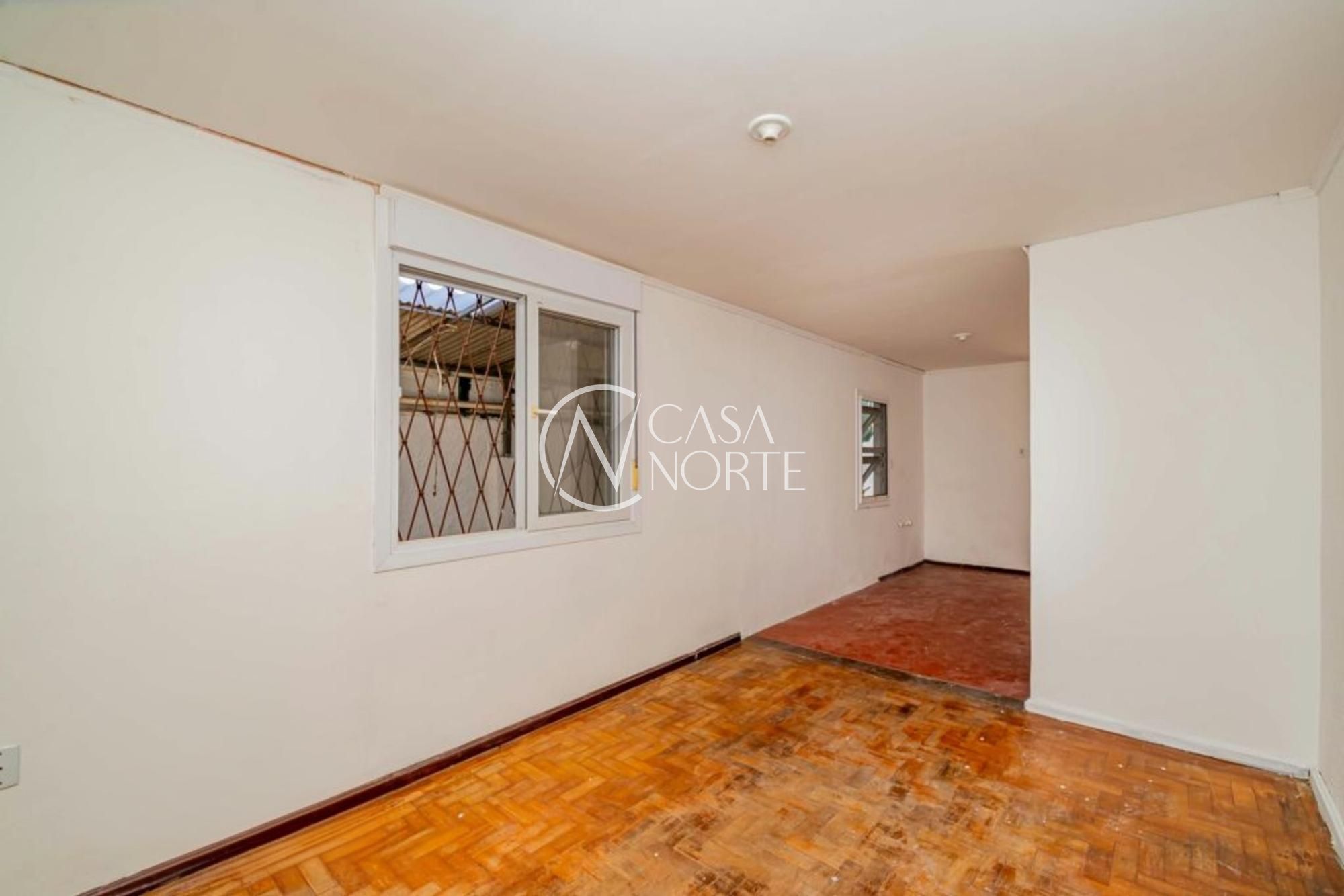 Casa à venda com 2 quartos, 70m², 4 vagas, Rua Atlântida no bairro Ipanema em Porto Alegre