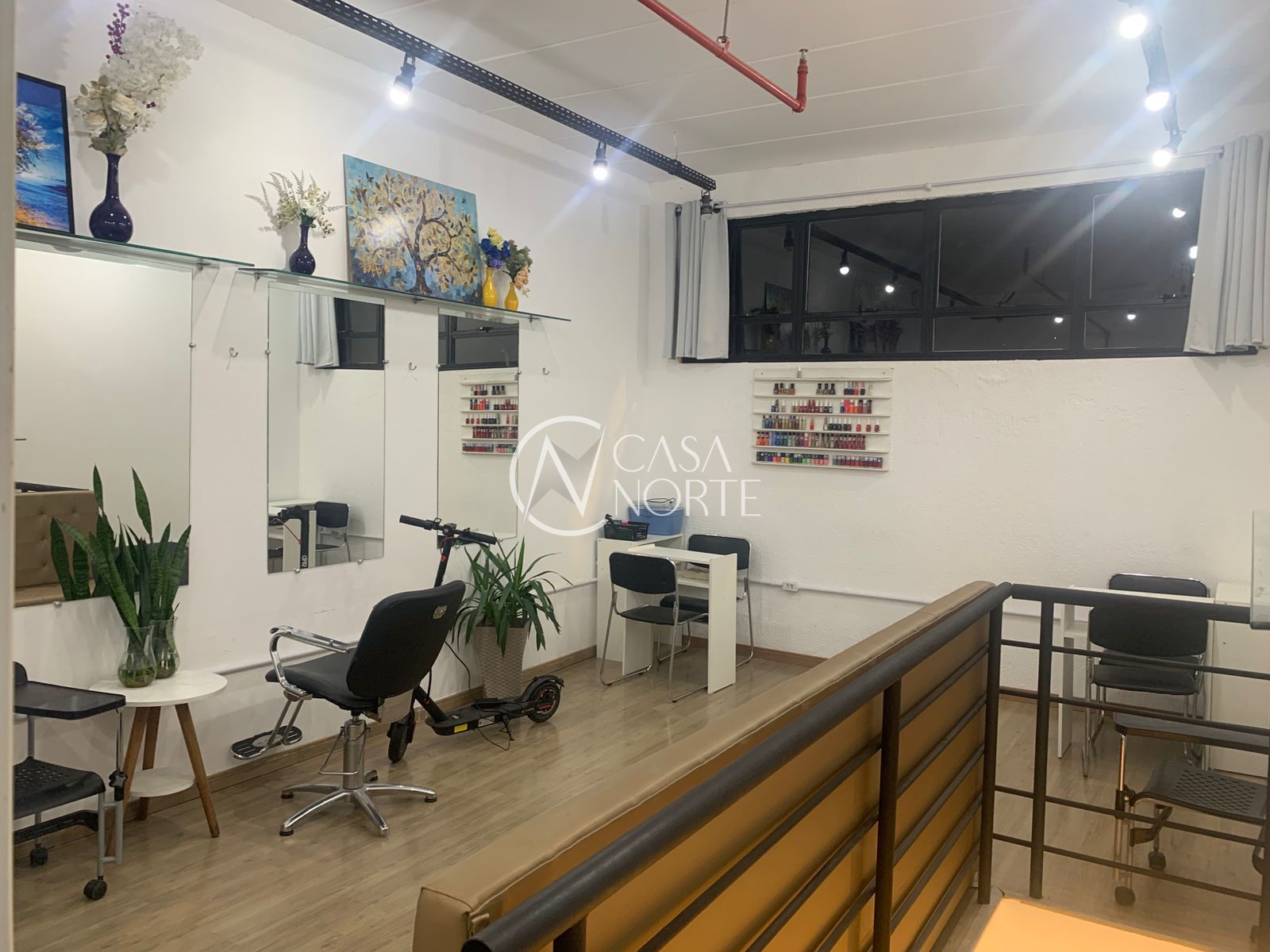 Loja à venda com 1 quarto, 110m², 2 vagas, Avenida Assis Brasil no bairro Passo da Areia em Porto Alegre