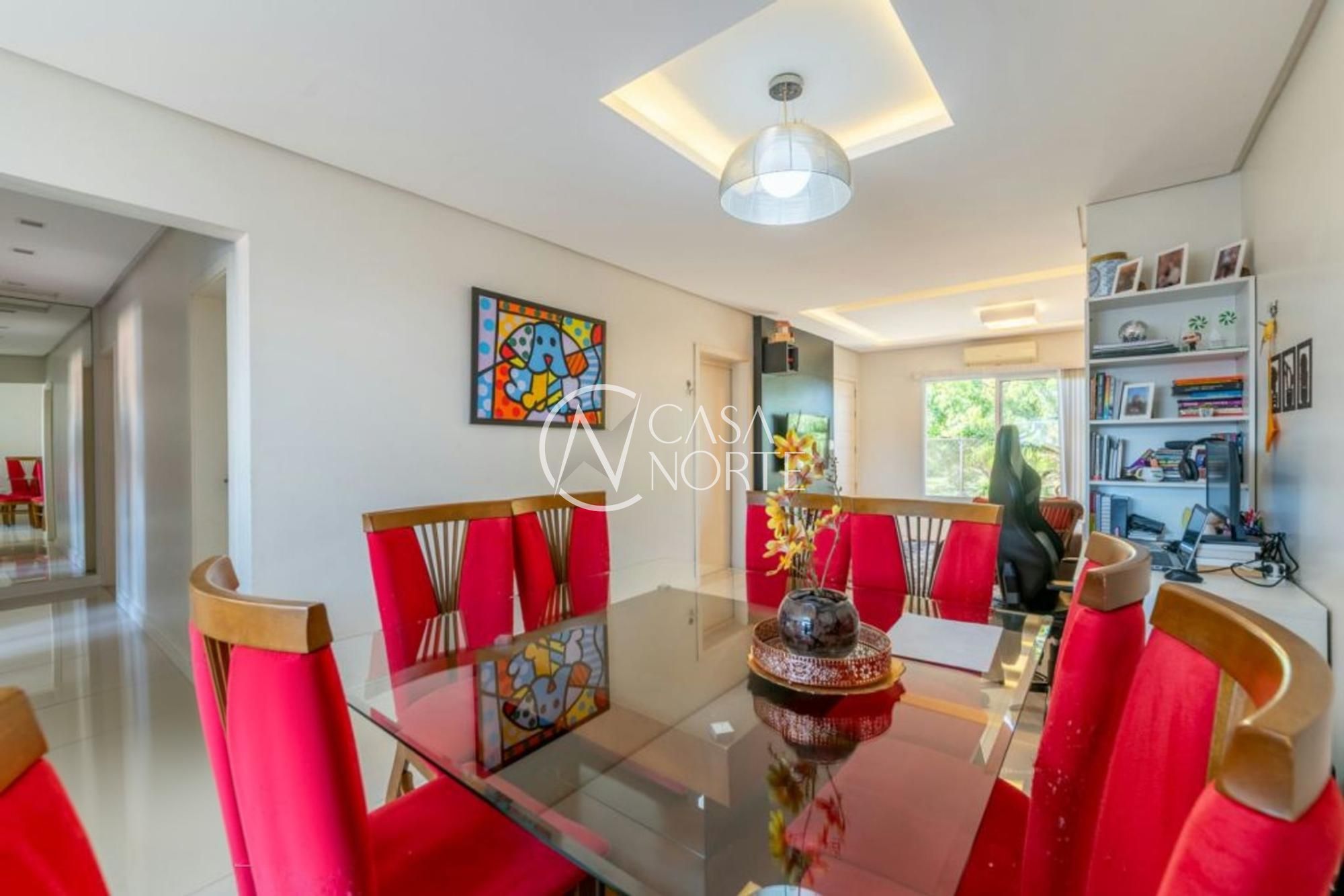 Casa de Condomínio à venda com 3 quartos, 215m², 1 suíte, 2 vagas, Rua Erny Ludwig no bairro Mário Quintana em Porto Alegre