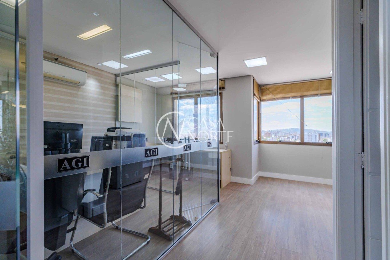 Sala Comercial à venda com 2 quartos, 74m², 2 vagas, Avenida Borges de Medeiros no bairro Praia de Belas em Porto Alegre