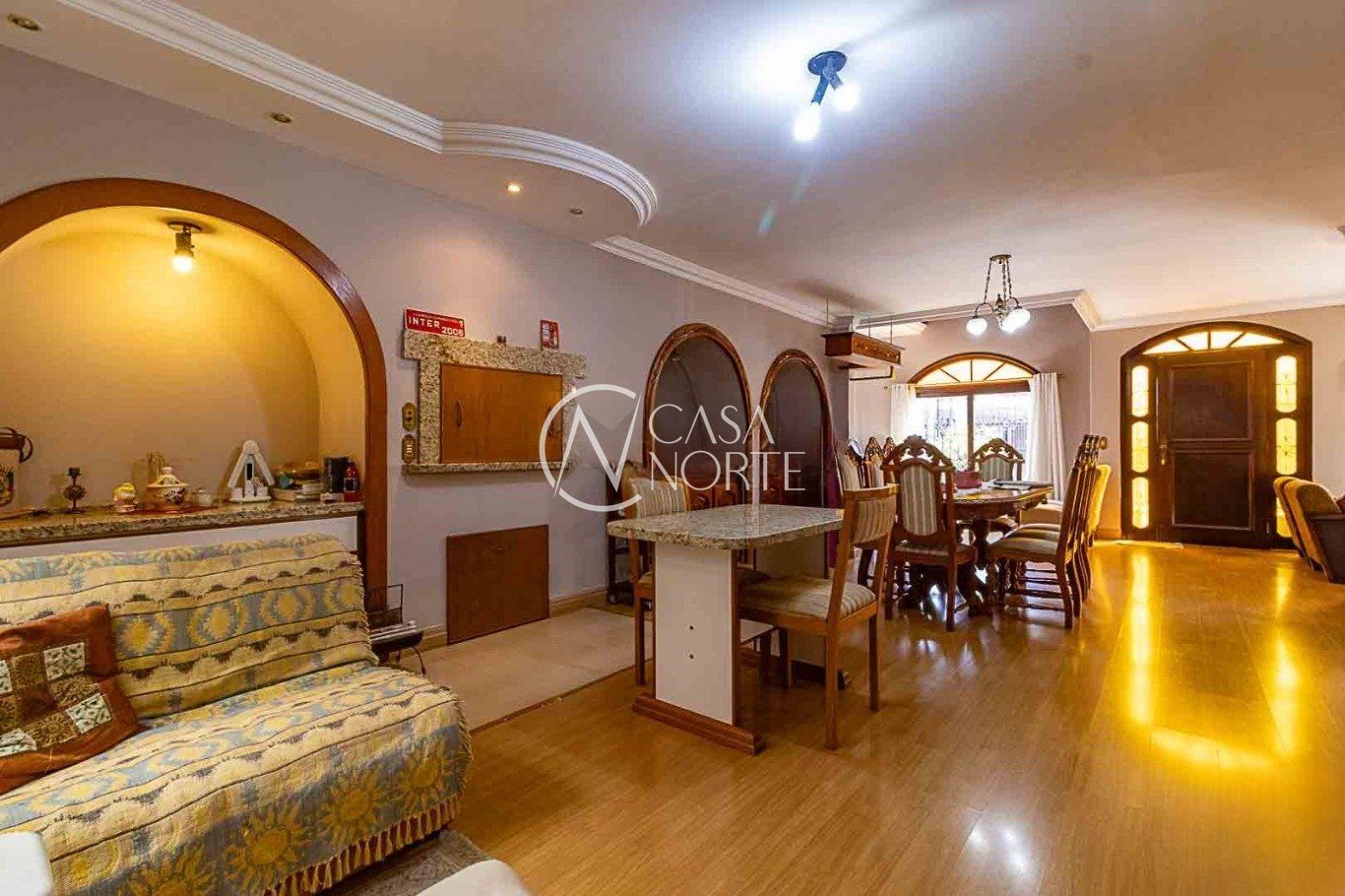 Casa à venda com 3 quartos, 199m², 1 suíte, 3 vagas, Rua Professor Pedro Santa Helena no bairro Jardim do Salso em Porto Alegre