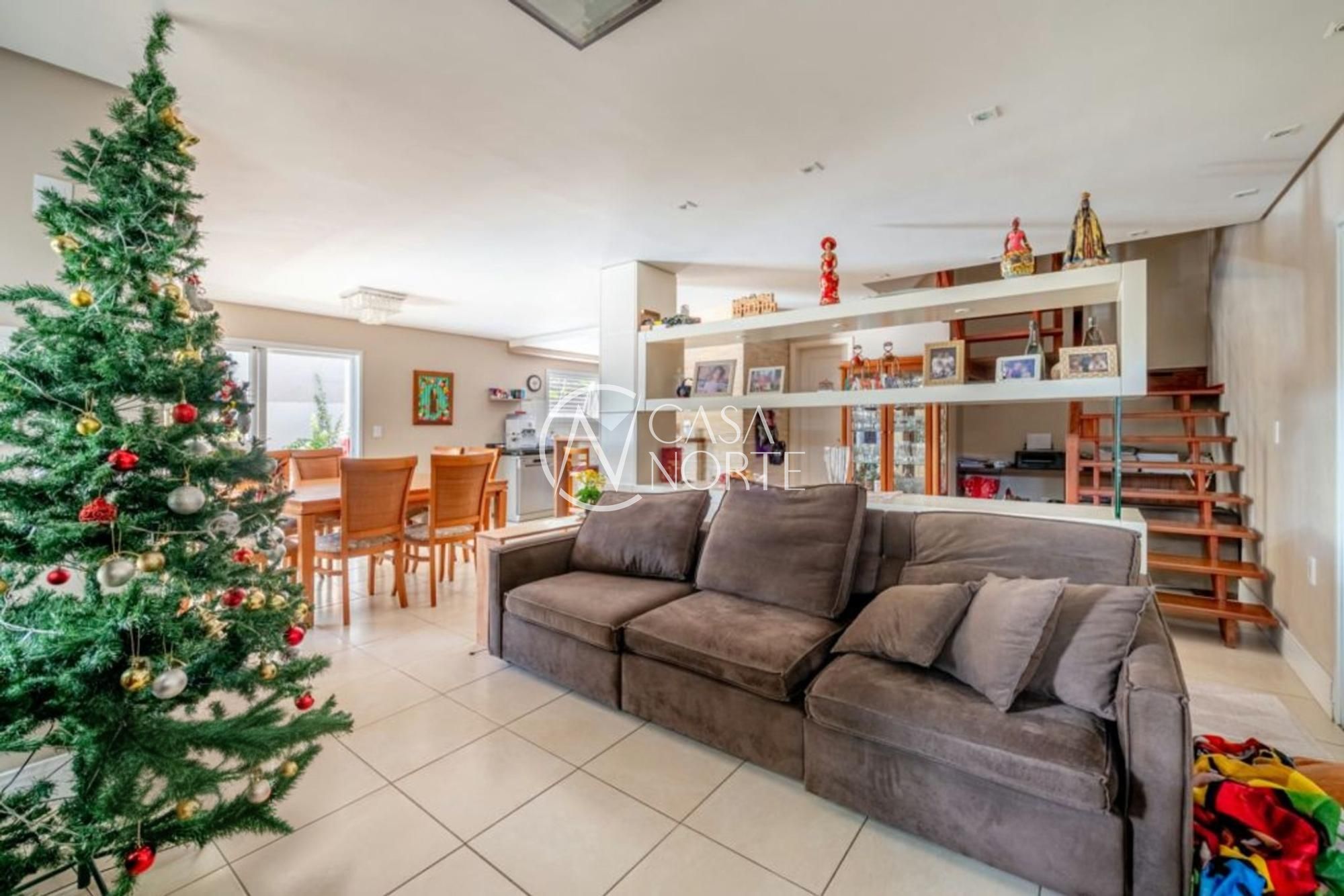 Casa à venda com 3 quartos, 197m², 1 suíte, 2 vagas, Rua César de Castro no bairro Teresópolis em Porto Alegre