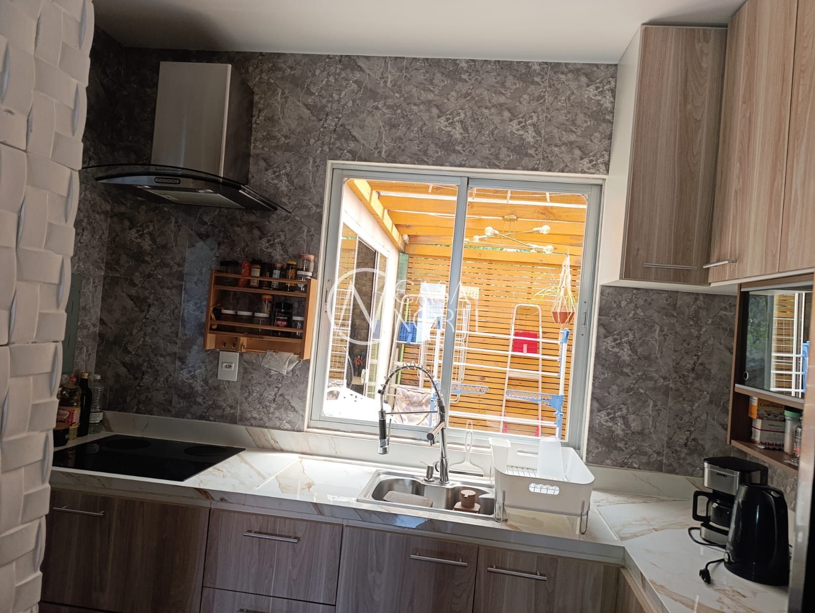 Casa de Condomínio à venda com 3 quartos, 113m², 1 suíte, 2 vagas, Avenida João Ferreira Jardim no bairro Parque Santa Fé em Porto Alegre