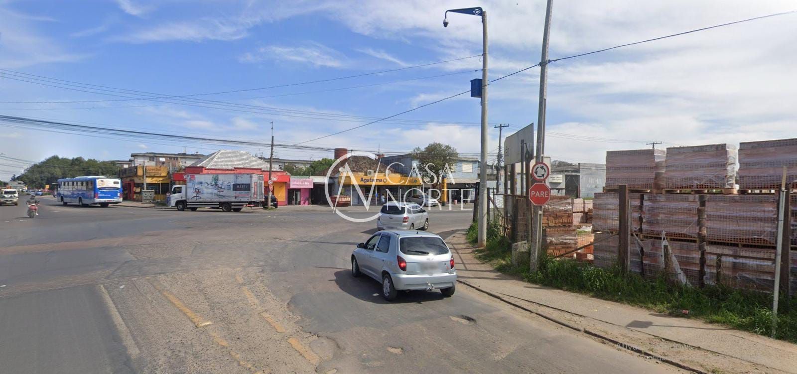 Sobrado à venda com 3 quartos, 300m², 1 suíte, 3 vagas, Rua dos Maias no bairro Rubem Berta em Porto Alegre