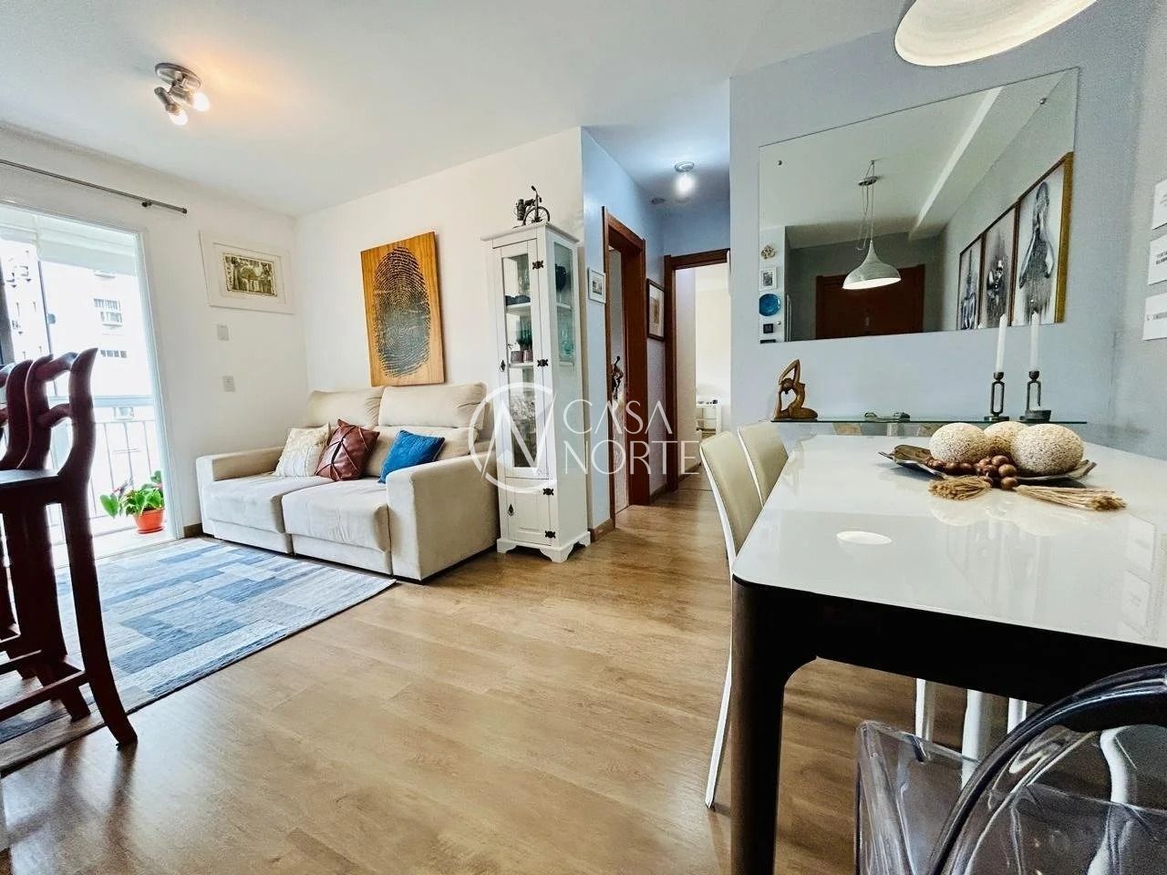 Apartamento à venda com 2 quartos, 61m², 1 suíte, 2 vagas, Rua Abram Goldsztein no bairro Jardim Carvalho em Porto Alegre