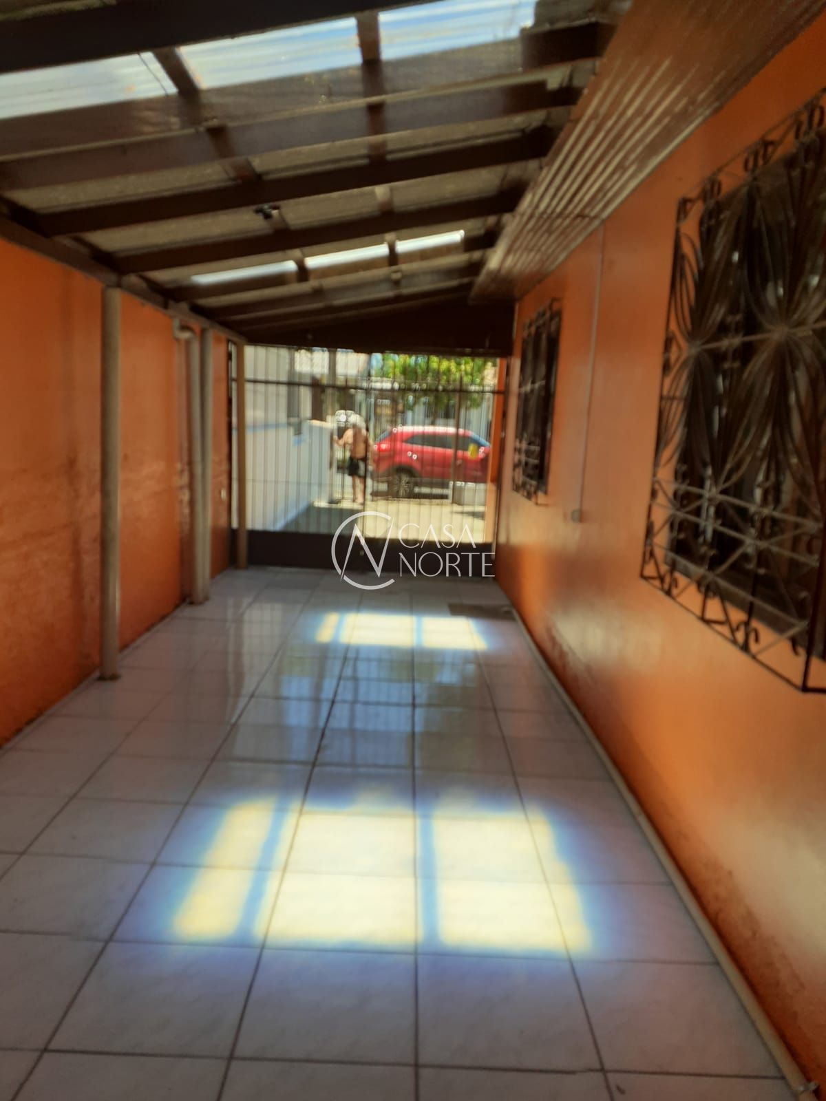 Casa à venda com 2 quartos, 167m², 4 vagas, Avenida Toledo Piza no bairro Sarandi em Porto Alegre