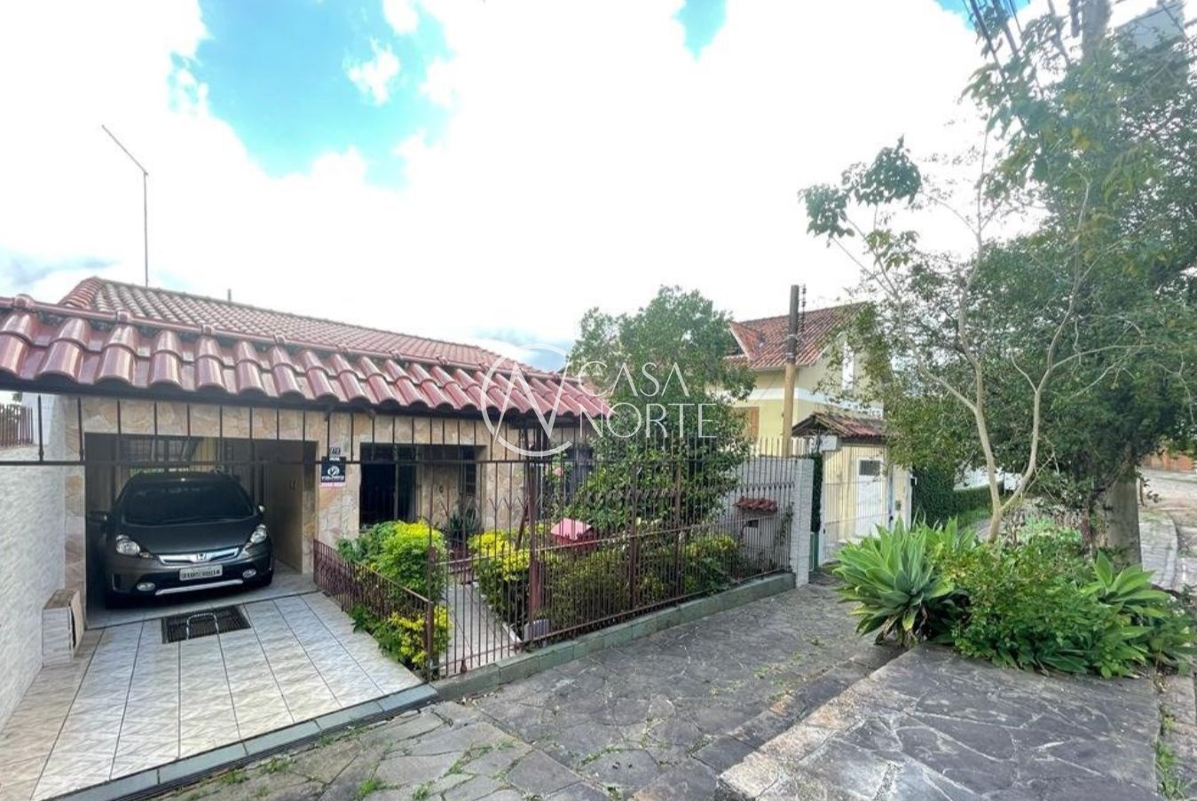 Casa à venda com 3 quartos, 190m², 1 suíte, 2 vagas, Rua Monte Flor no bairro Jardim Floresta em Porto Alegre