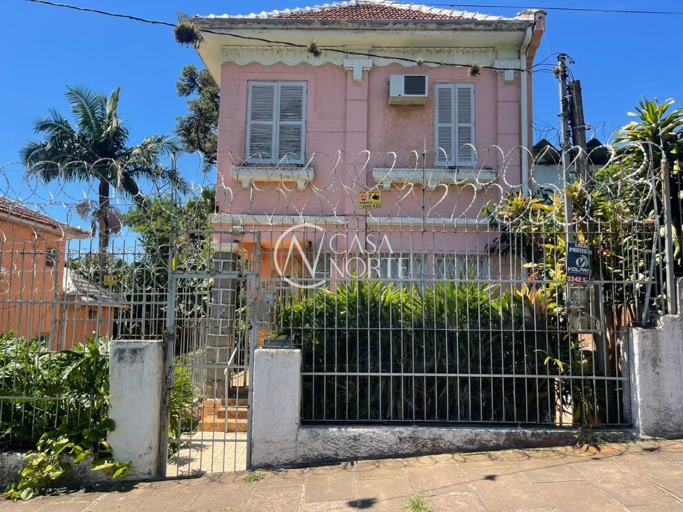 Casa à venda com 4 quartos, 300m², 1 suíte, Rua Humberto de Campos no bairro Partenon em Porto Alegre
