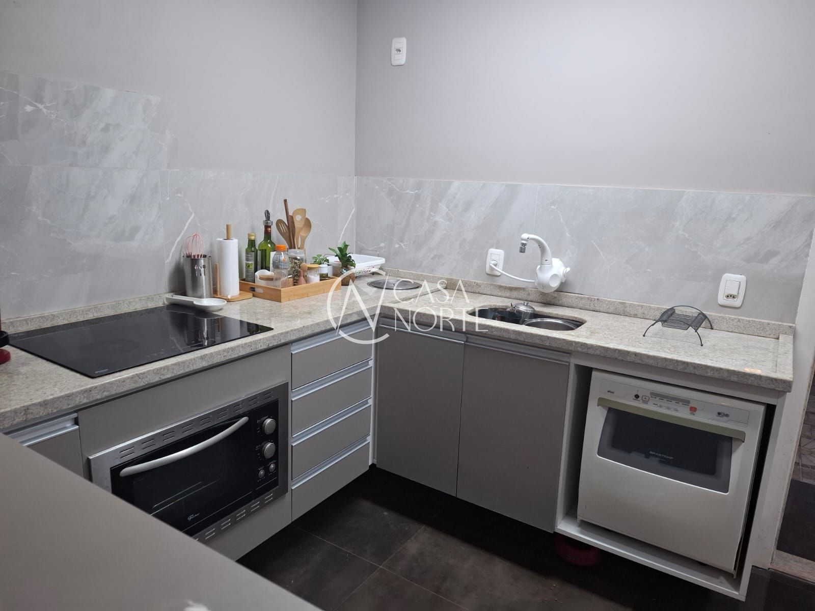 Casa de Condomínio à venda com 2 quartos, 118m², 1 suíte, 1 vaga, Rua Abdo Jorge Curi no bairro Parque Santa Fé em Porto Alegre