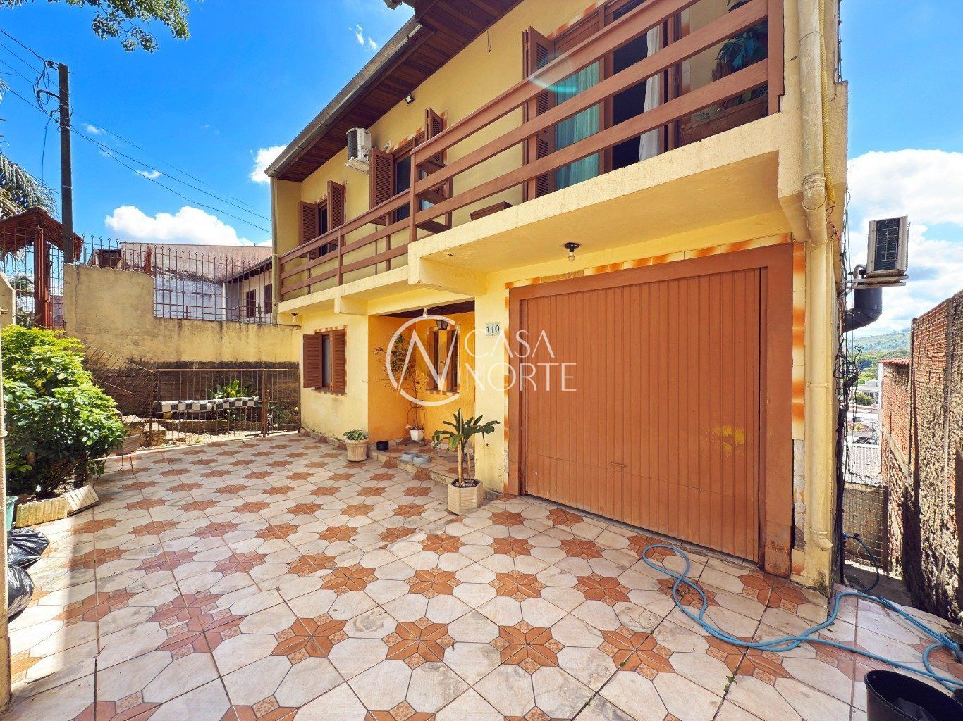 Casa à venda com 3 quartos, 198m², 1 suíte, 2 vagas, Avenida Sargento Manoel Raymundo Soares no bairro Jardim Carvalho em Porto Alegre