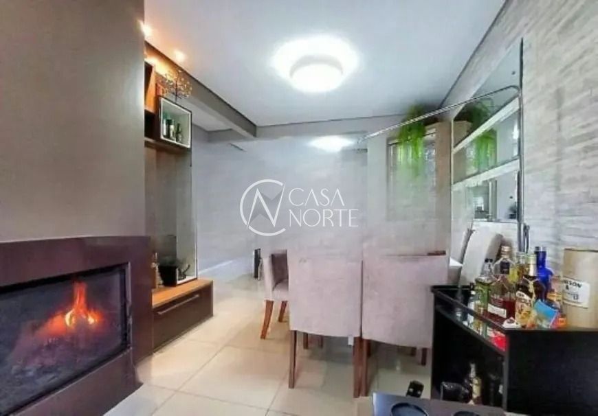 Casa à venda com 3 quartos, 200m², 1 suíte, 2 vagas, Rua Erny Ludwig no bairro Mário Quintana em Porto Alegre