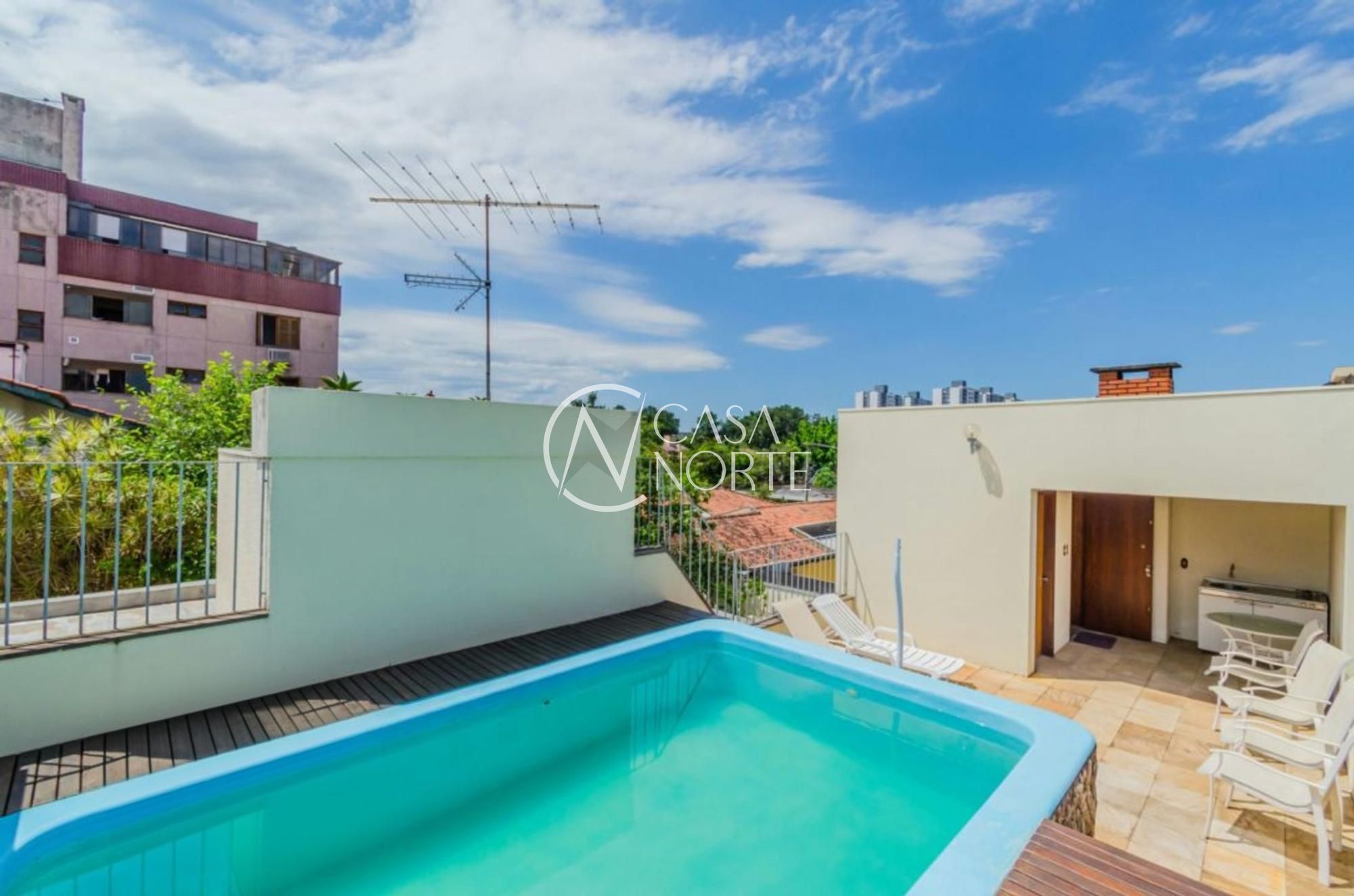 Casa à venda com 3 quartos, 580m², 1 suíte, 6 vagas, Avenida Quito no bairro Jardim Lindóia em Porto Alegre