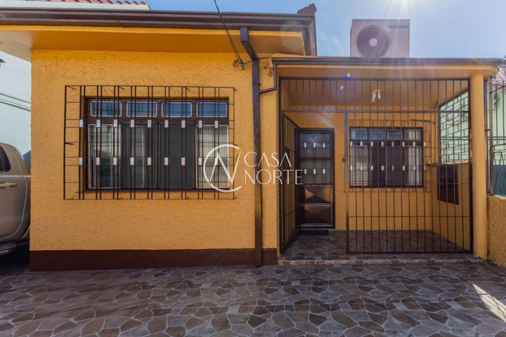 Casa à venda com 3 quartos, 116m², 2 vagas, Rua Irmão Weibert no bairro Vila João Pessoa em Porto Alegre