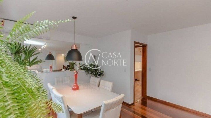 Apartamento à venda com 3 quartos, 137m², 1 suíte, 2 vagas, Avenida Iguassu no bairro Petrópolis em Porto Alegre