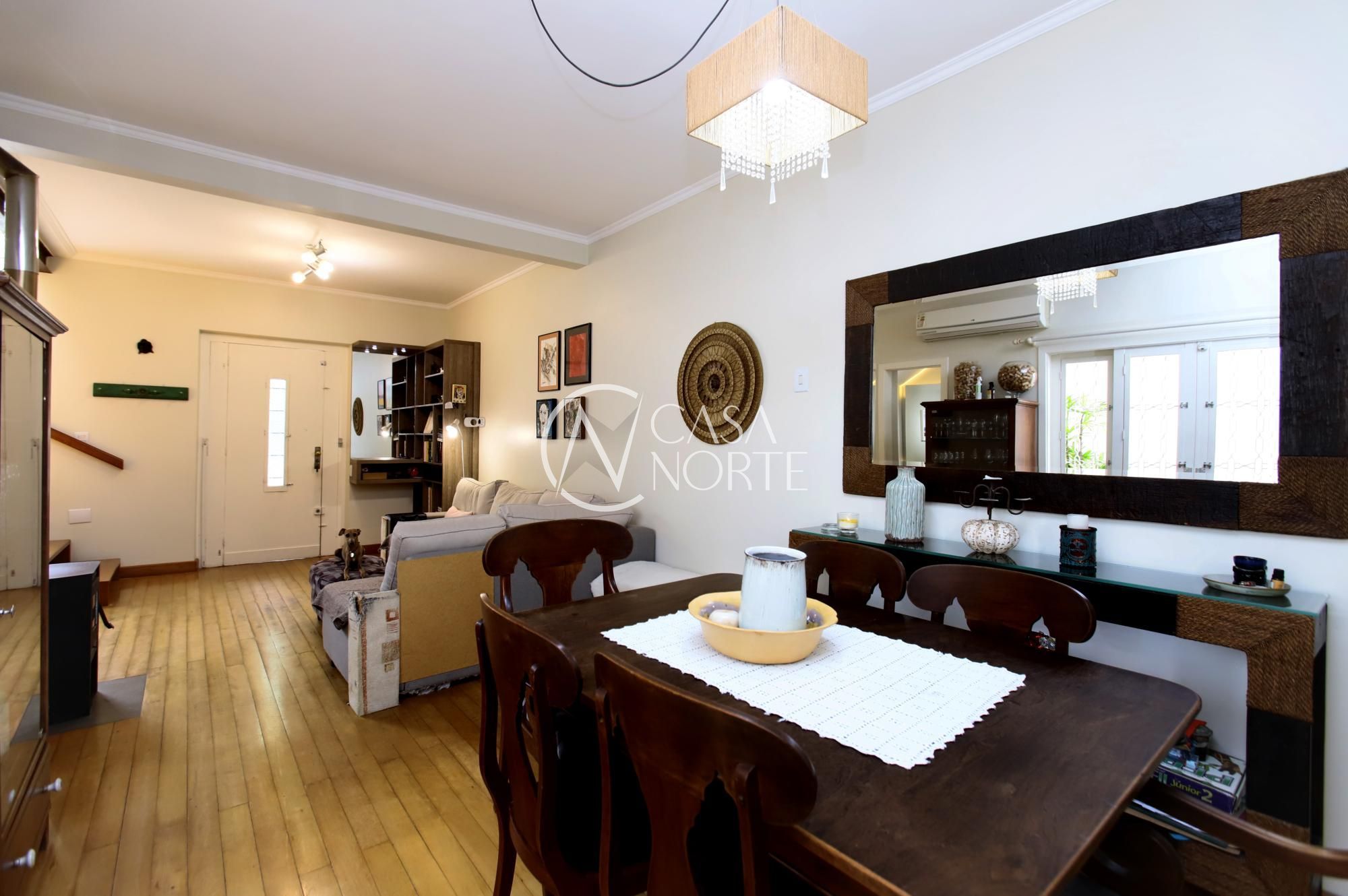 Casa à venda com 4 quartos, 217m², 1 suíte, 3 vagas, Rua Francisco Ferrer no bairro Rio Branco em Porto Alegre