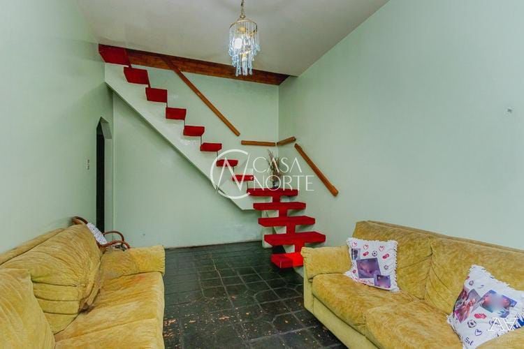 Casa à venda com 6 quartos, 242m², 1 suíte, 2 vagas, Rua Carlos Von Koseritz no bairro São João em Porto Alegre