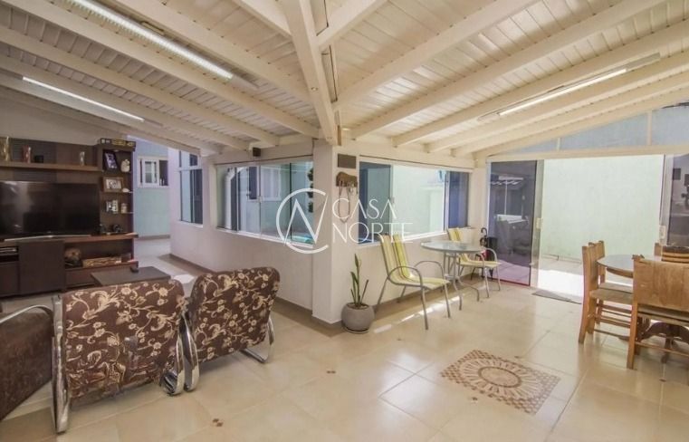 Casa à venda com 4 quartos, 326m², 4 suítes, 4 vagas, Rua Parque dos Nativos no bairro Vila Ipiranga em Porto Alegre