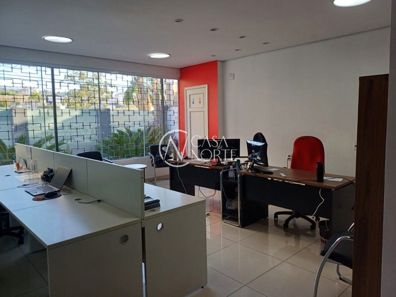Casa à venda com 3 quartos, 300m², 1 suíte, 8 vagas, Rua Barão do Guaíba no bairro Menino Deus em Porto Alegre