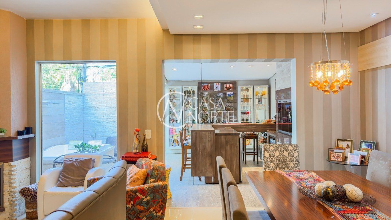 Casa de Condomínio à venda com 3 quartos, 223m², 1 suíte, 3 vagas, Rua Attílio Bilibio no bairro Jardim Carvalho em Porto Alegre